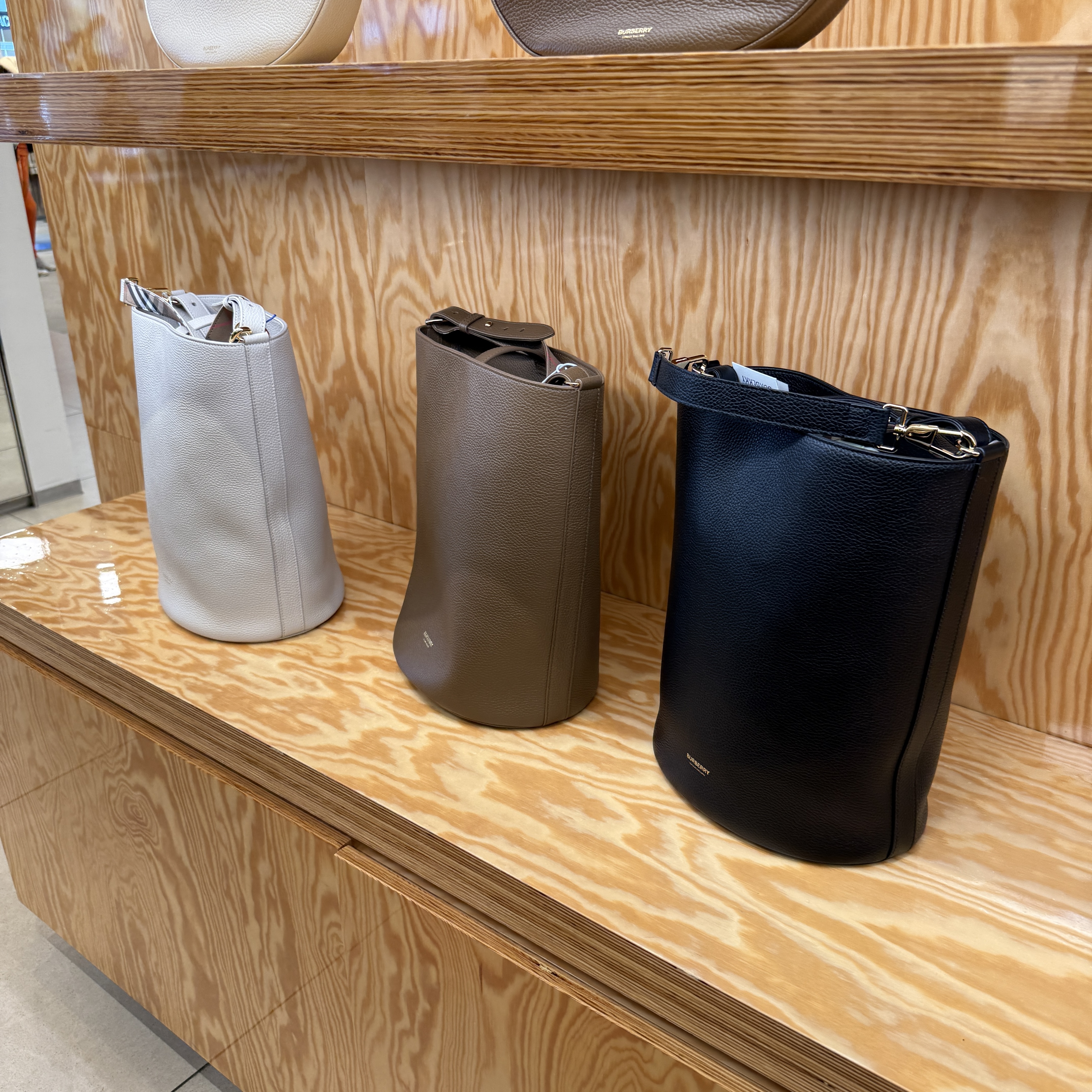 【MEGA SALE】Burberry Calf Medium Bucket Bag 3 colors