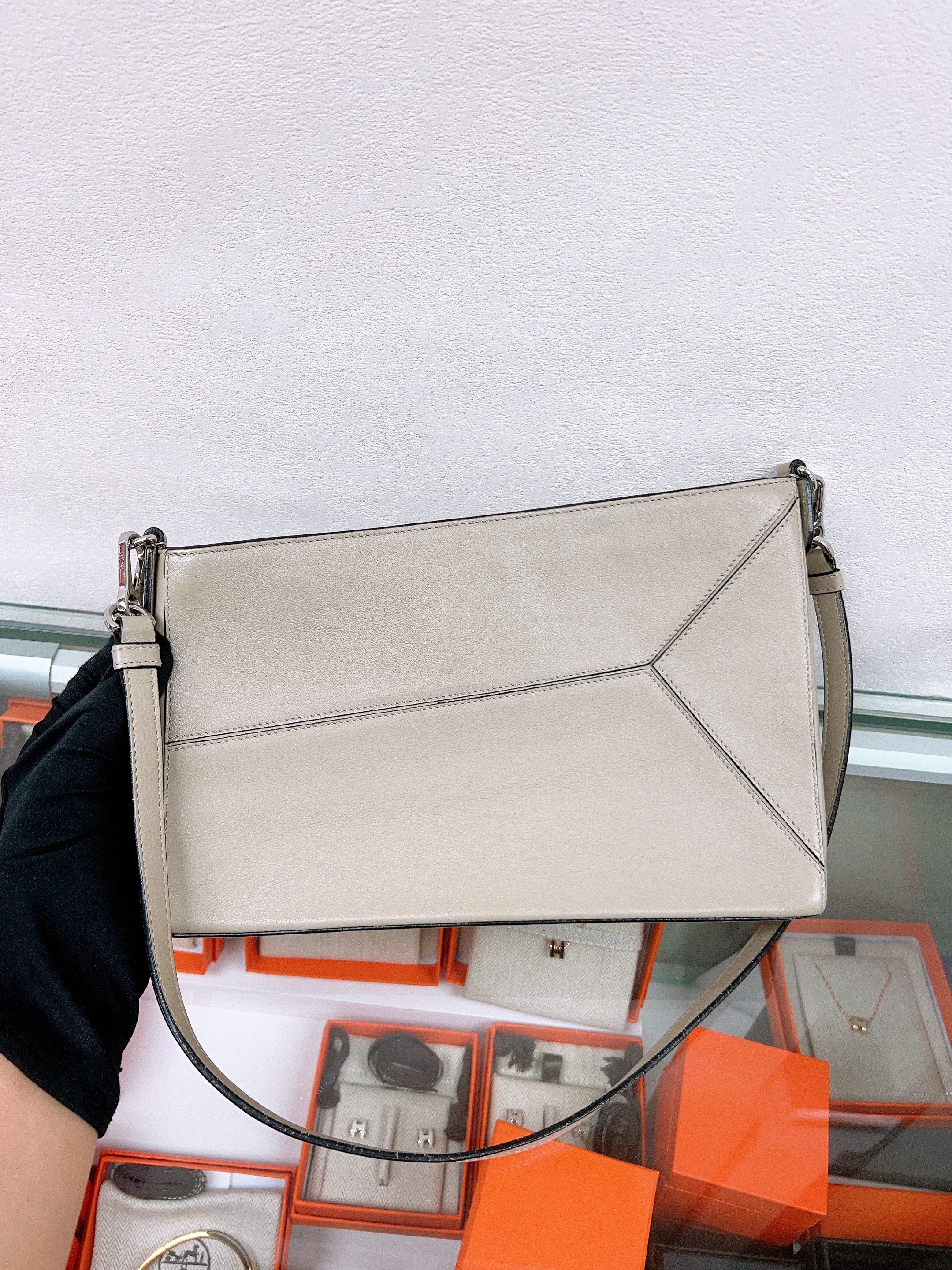 Loewe puzzle clutch hobo (light green grey)