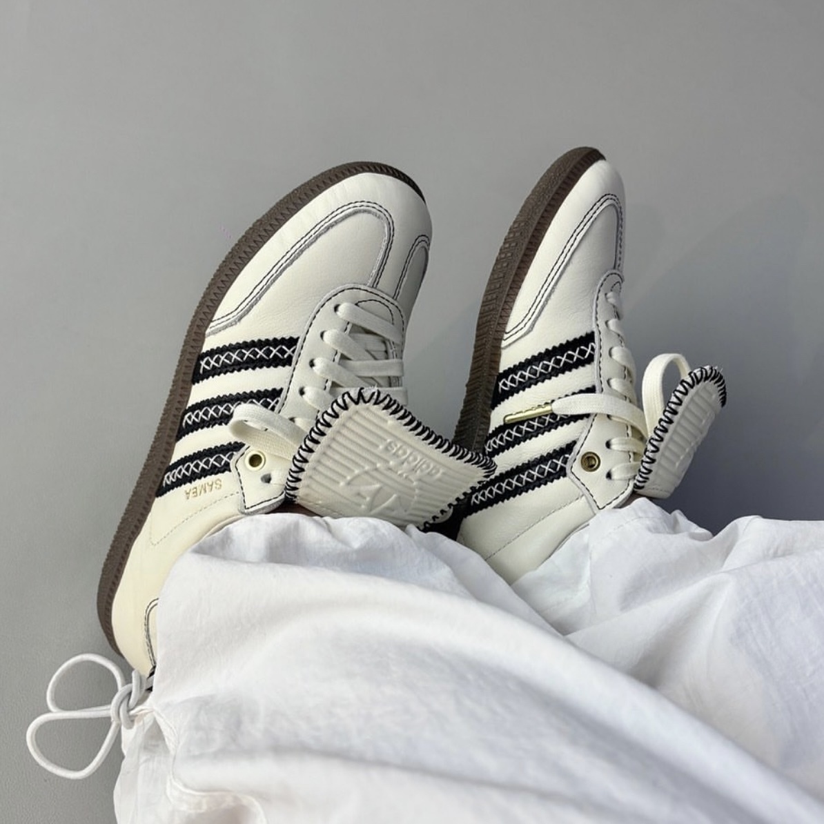 ADIDAS ORIGINALS SAMBA LT 奶油黑 白黑 翻蓋鞋舌 外縫線 男女同款 JQ7088