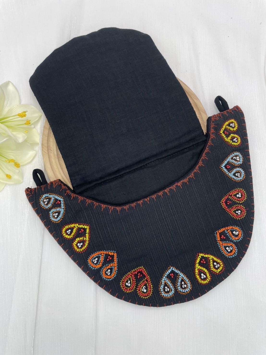 ★ No.16手工珠繡圖騰包深16.5上寬28下寬16.5