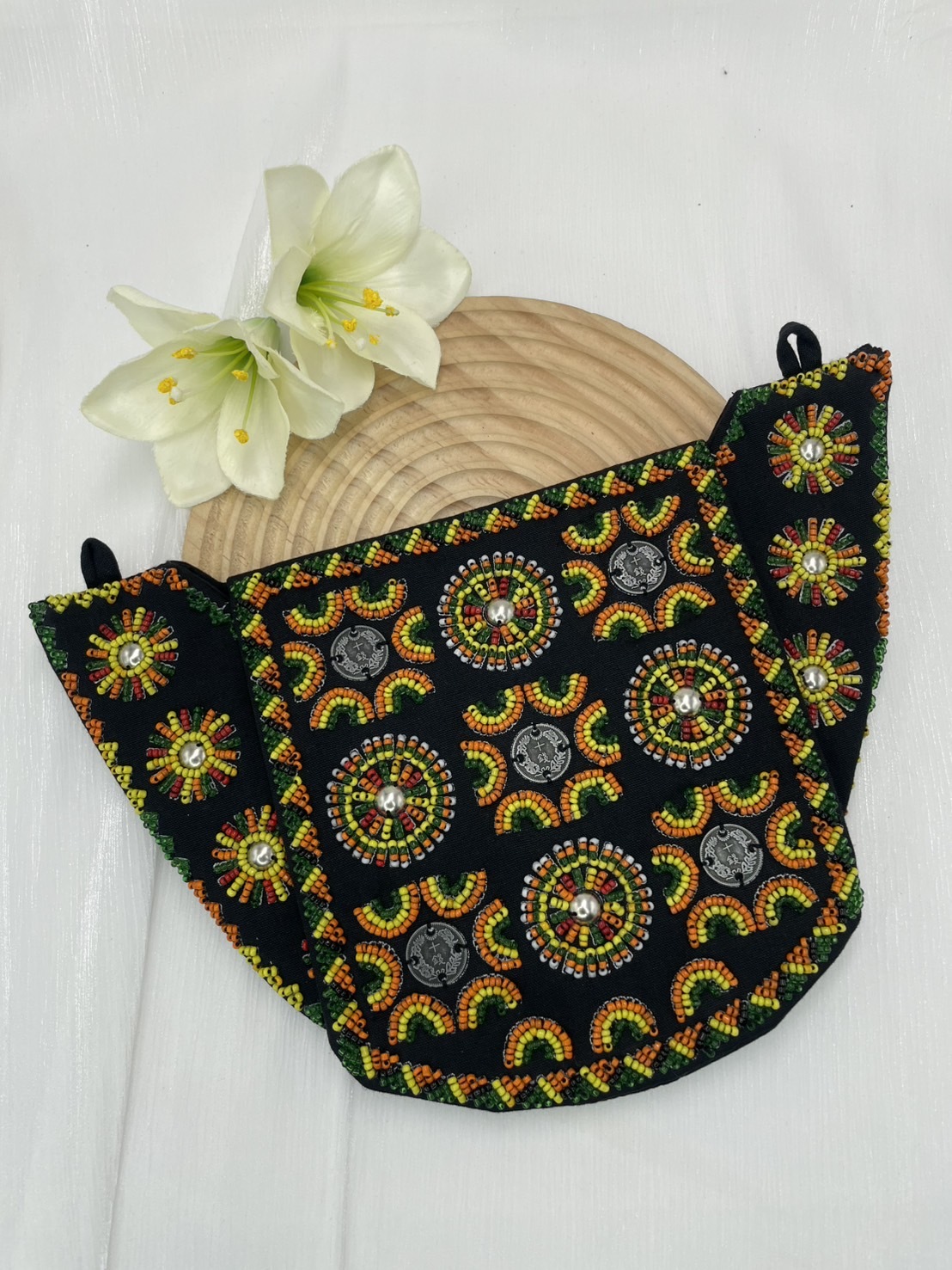 ★ No.17手工珠繡圖騰包深16.5上寬28下寬16.5