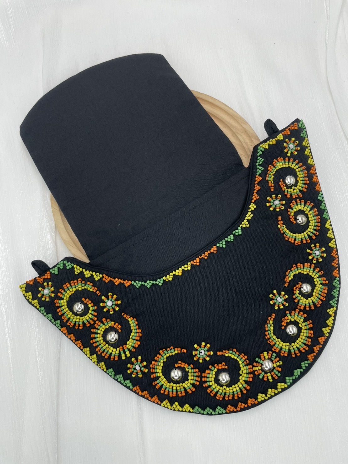 ★ No.18手工珠繡圖騰包深16.5上寬28下寬16.5