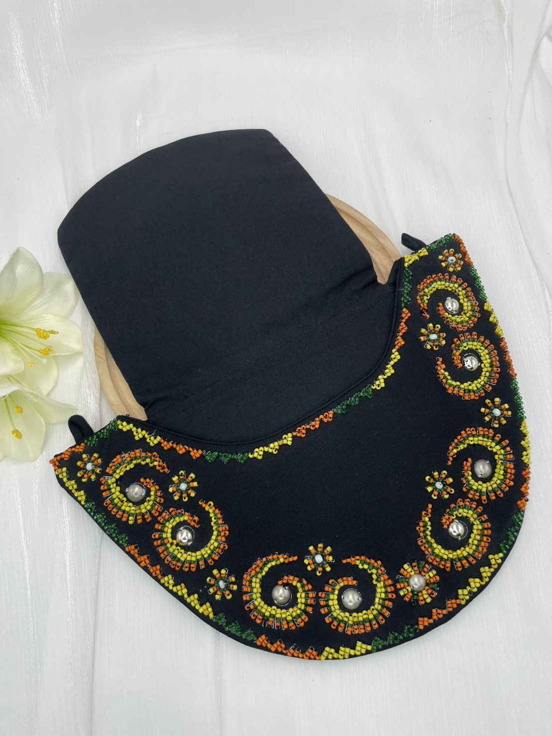 ★ No.19手工珠繡圖騰包深16.5上寬28下寬16.5