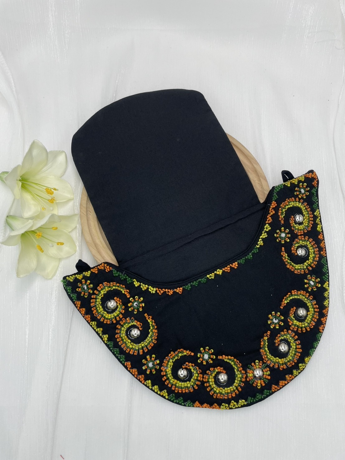 ★ No.20手工珠繡圖騰包深16.5上寬28下寬16.5