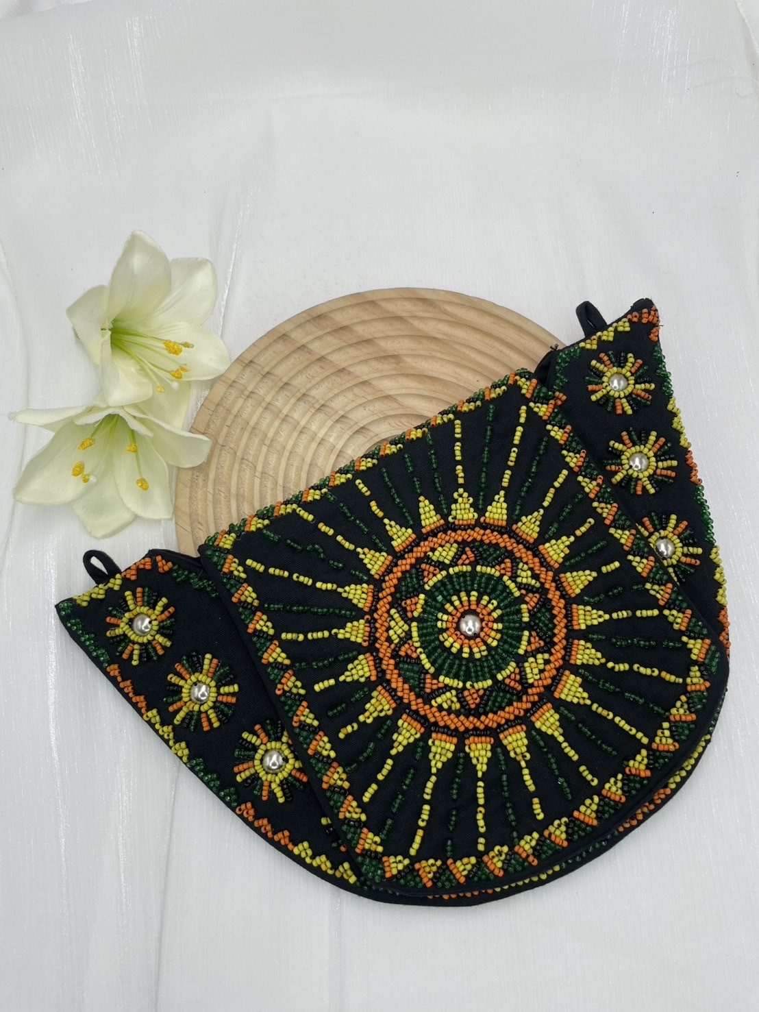 ★ No.21手工珠繡圖騰包深16.5上寬28下寬16.5