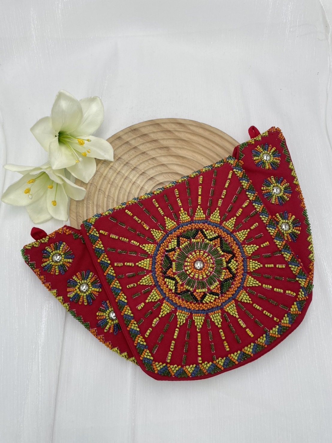 ★ No.22手工珠繡圖騰包深16.5上寬28下寬16.5