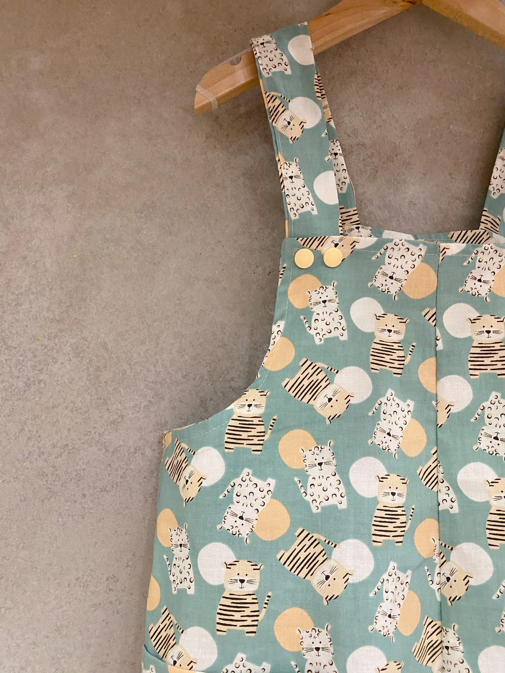 月亮老虎 休閒吊帶褲（110）