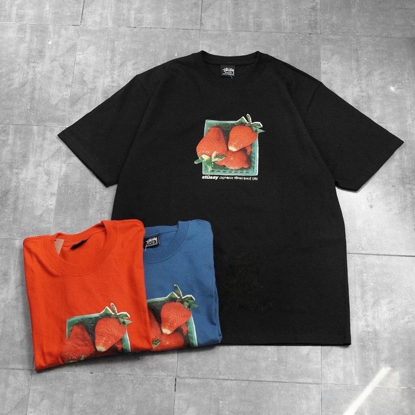 Stussy SS25 BERRIES TEE 草莓 LOGO 圓領 短袖上衣 短tee 1905108