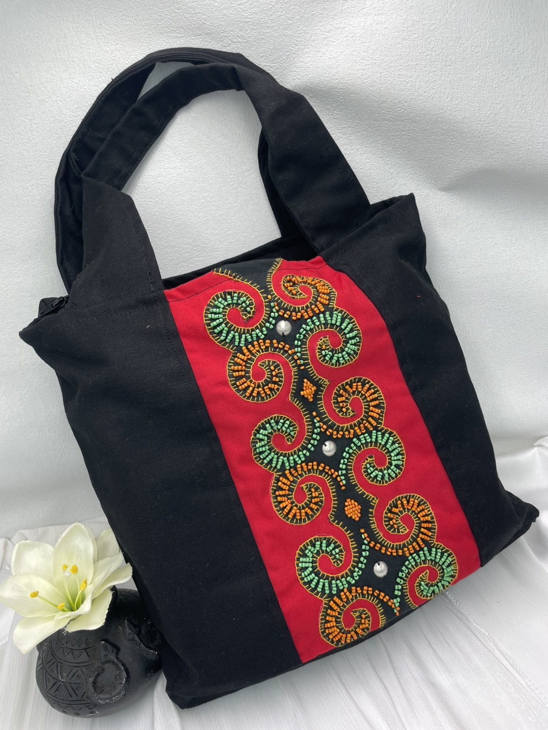 ★ No.2手工珠繡圓形肩背包-總長48深25最寬34