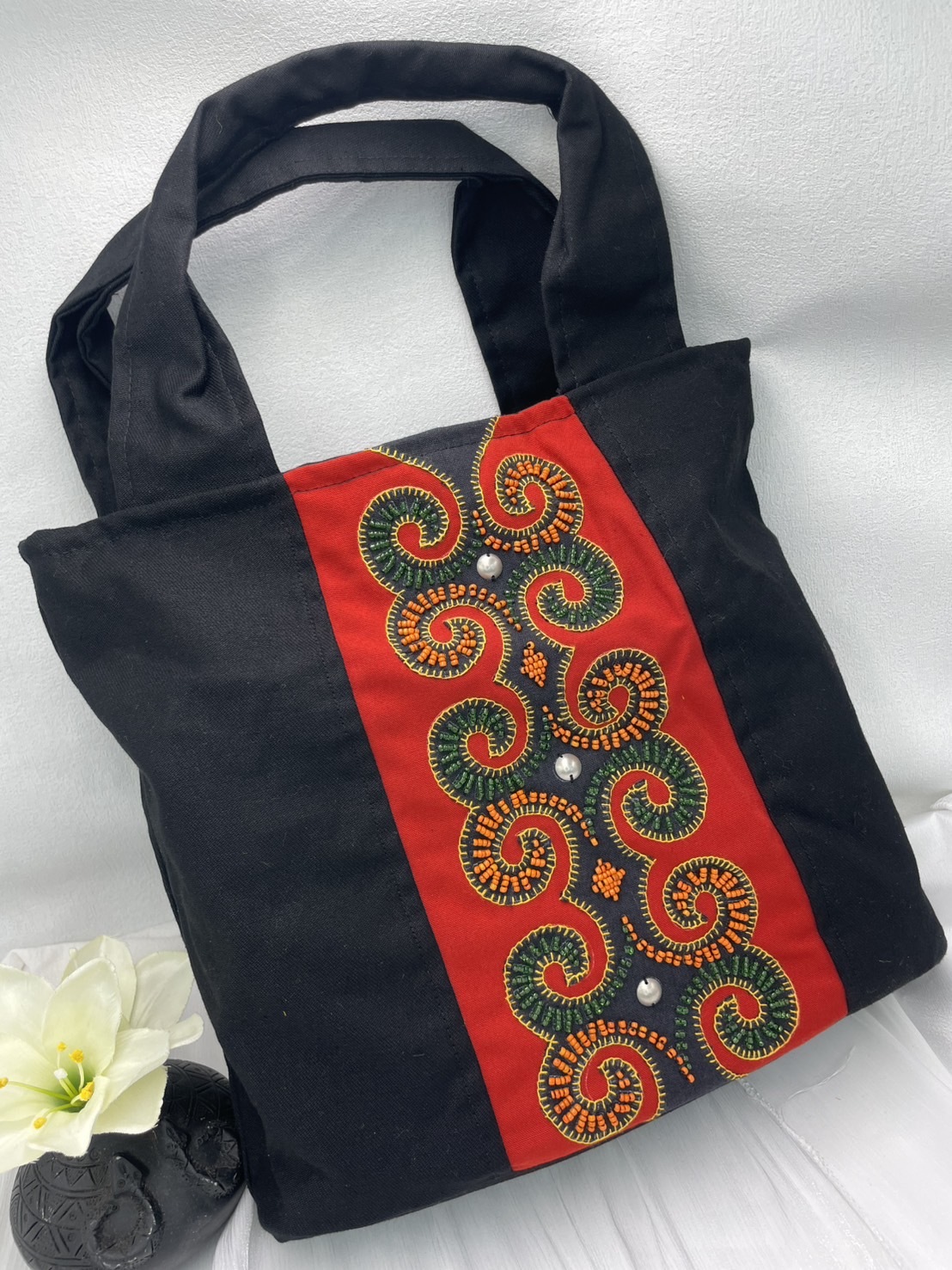 ★ No.3手工珠繡圓形肩背包-總長48深25最寬34