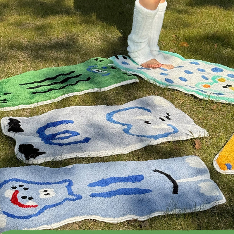 趴在地上的動物地毯