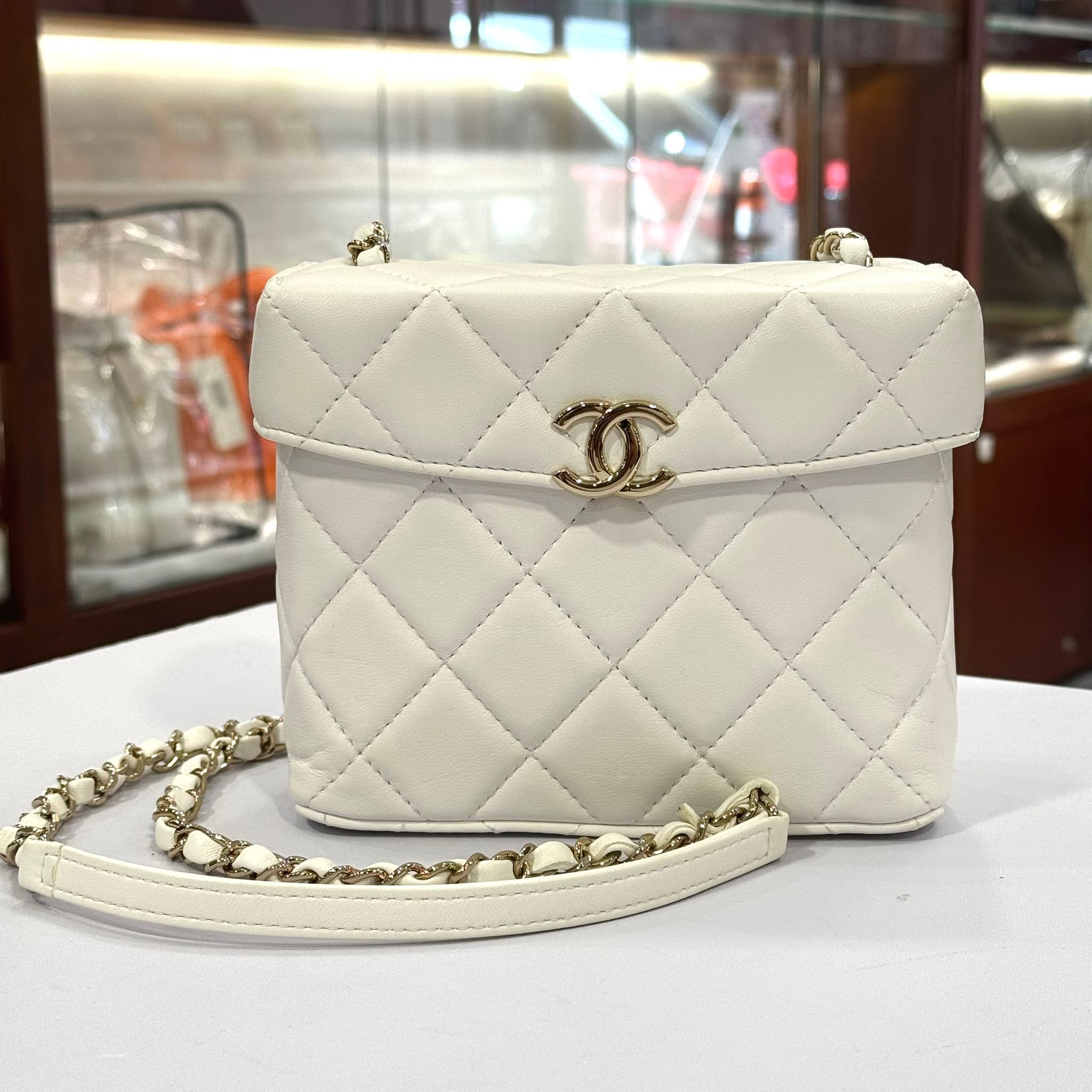 本週限時～全新CHANEL斜揹袋 AS2877 白色盒子羊皮 淡金扣 #BRAND NEW #香榭站正品