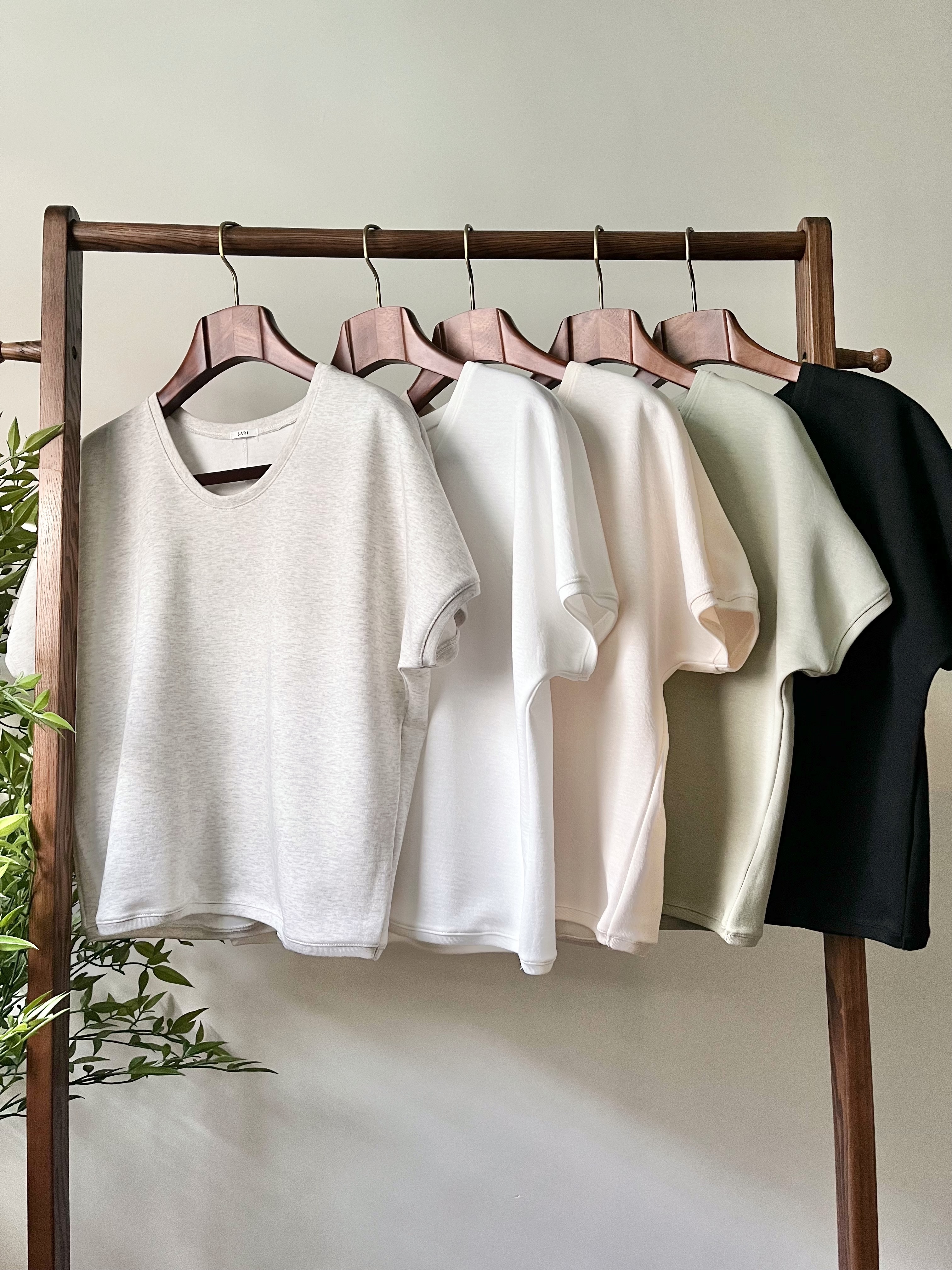 🌿V領 束邊 Basic Tee