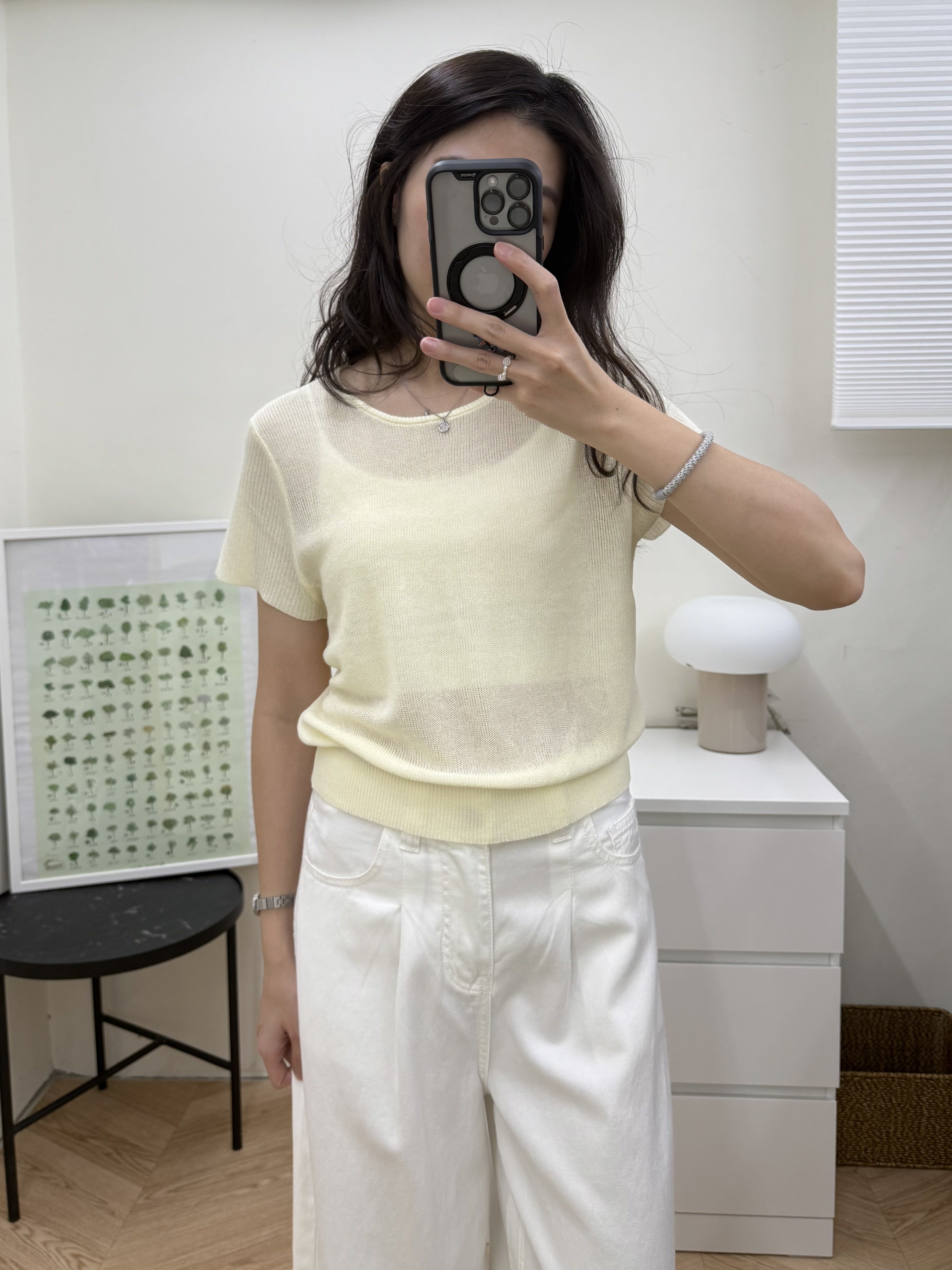 後扣圓領薄針織上衣