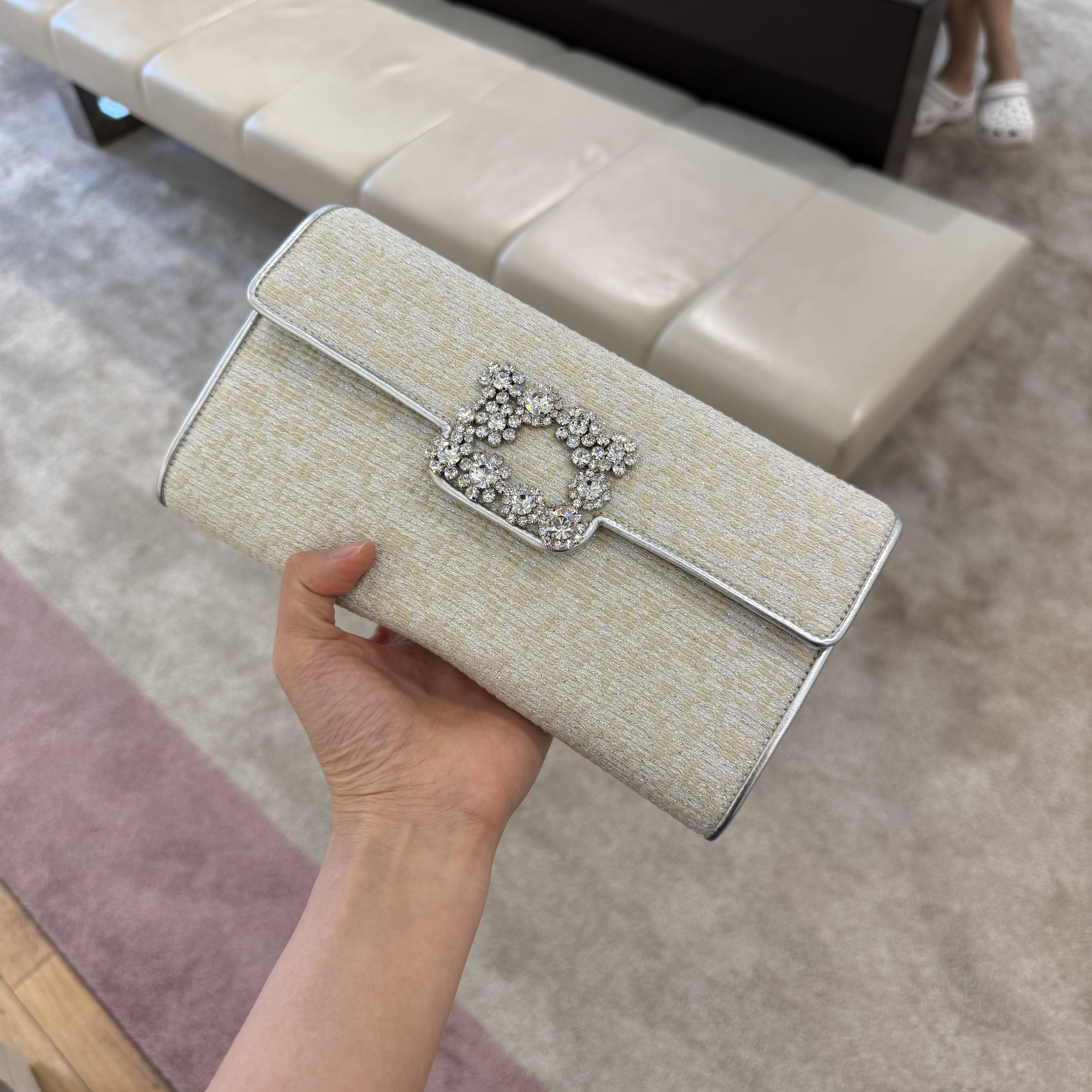 Roger Vivier RV Bags Envelope Flap Flower Strass Clutch Chain bag Beige