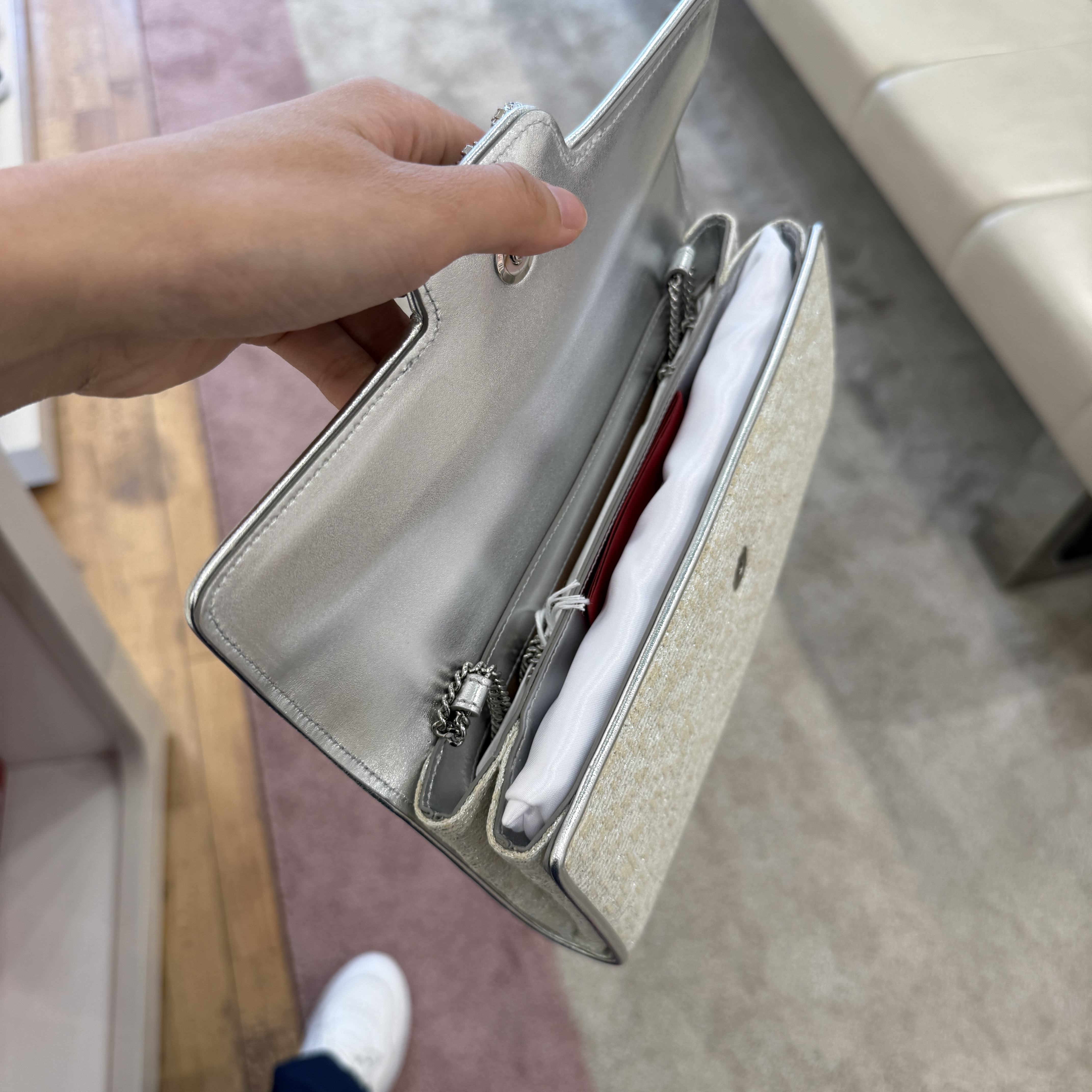 Roger Vivier RV Bags Envelope Flap Flower Strass Clutch Chain bag Beige