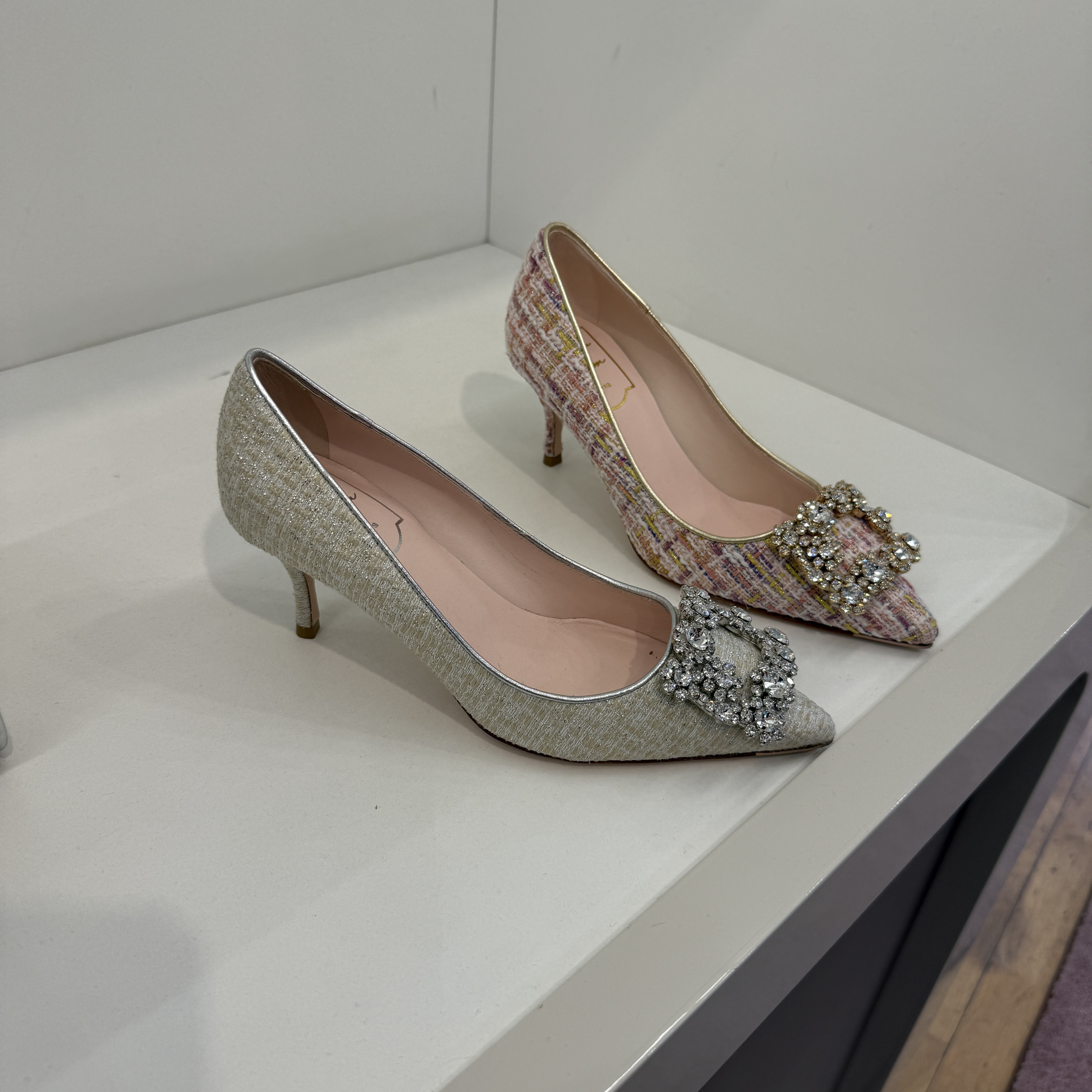 Roger Vivier RV flower strass heels 65mm beige glitter