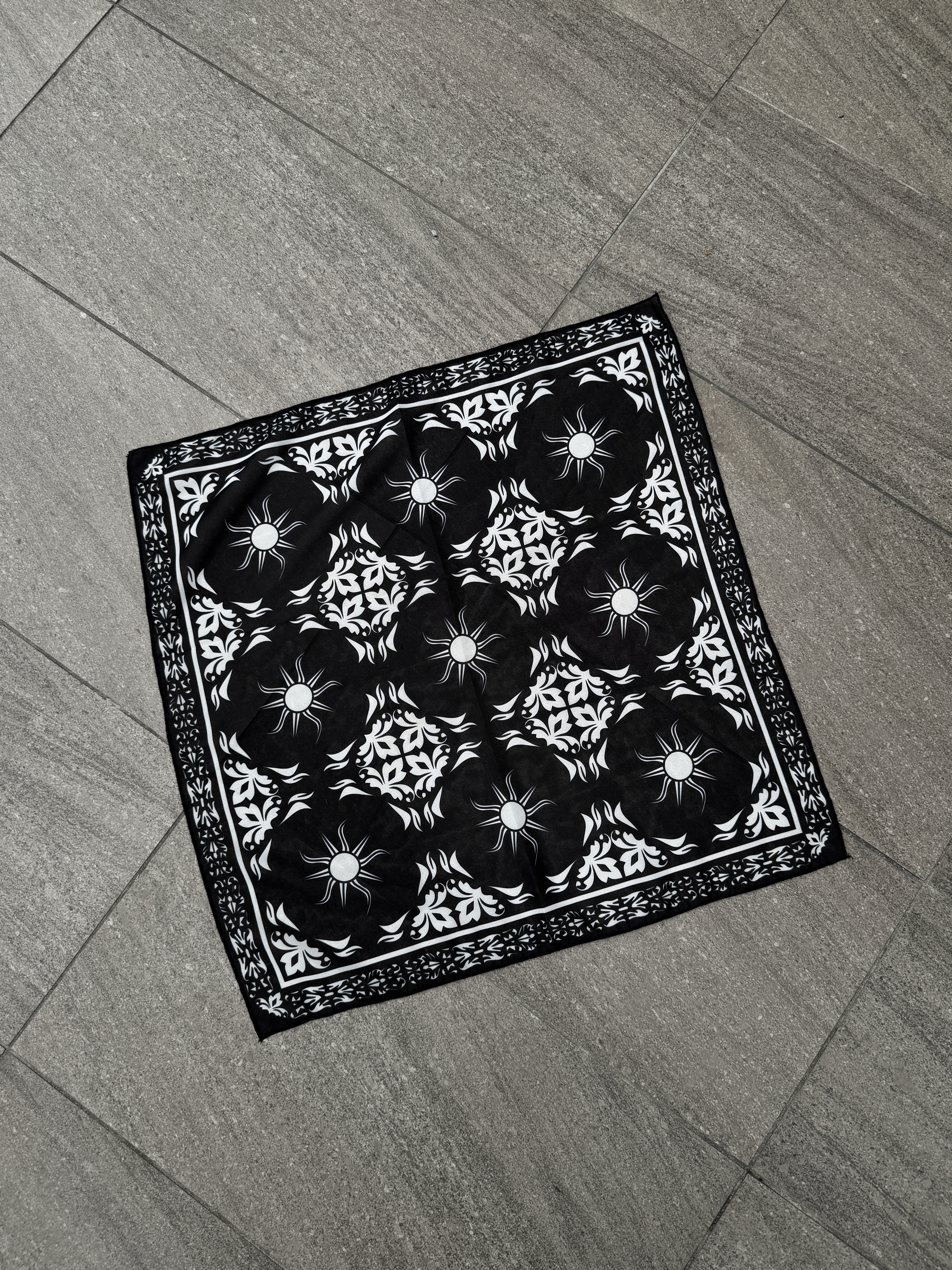 SYO 透氣 Logo 方巾 Breathable Logo Printed Scarf