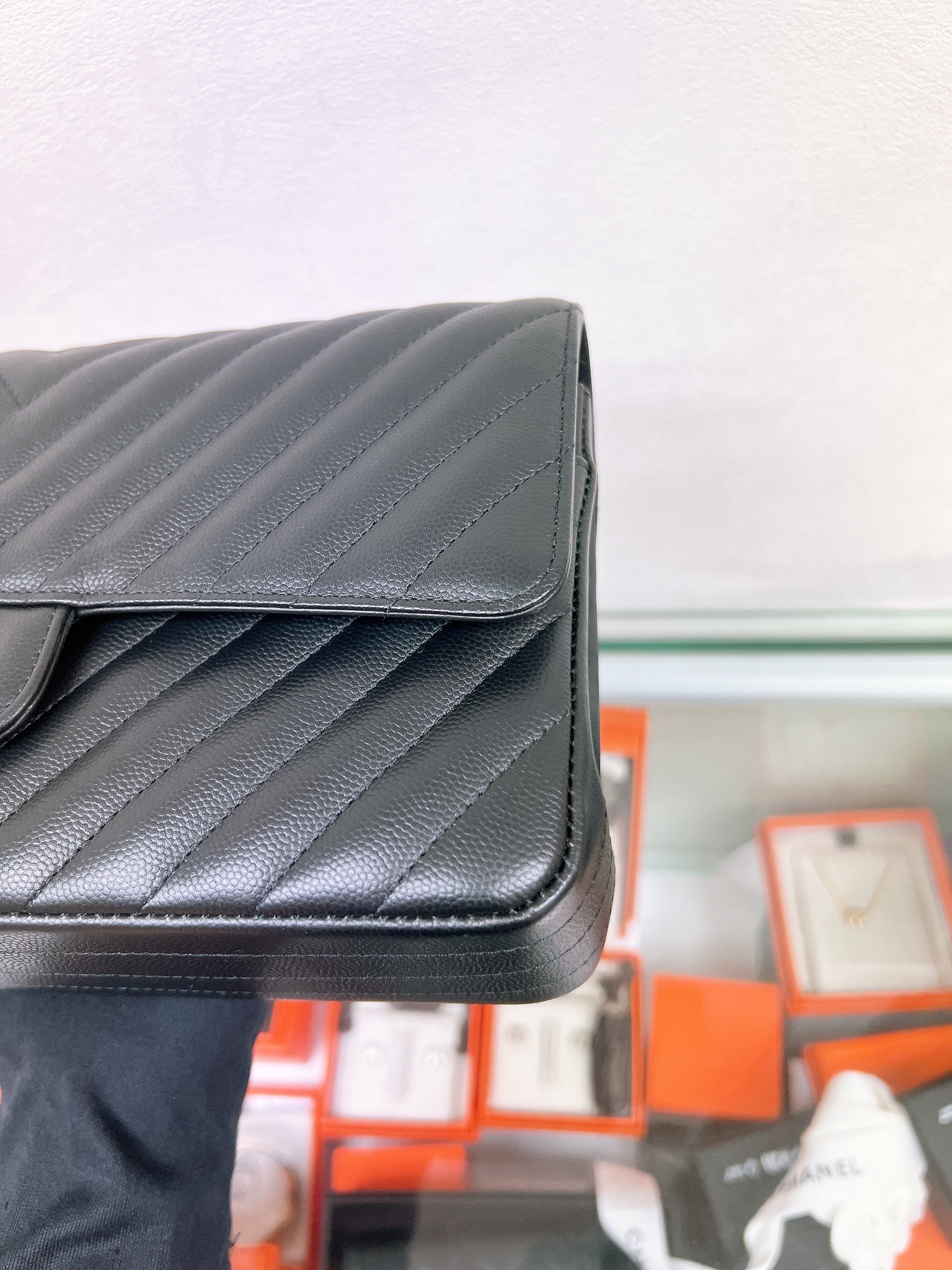 Chanel classic flap medium cf 25 chevron (black caviar GHW)