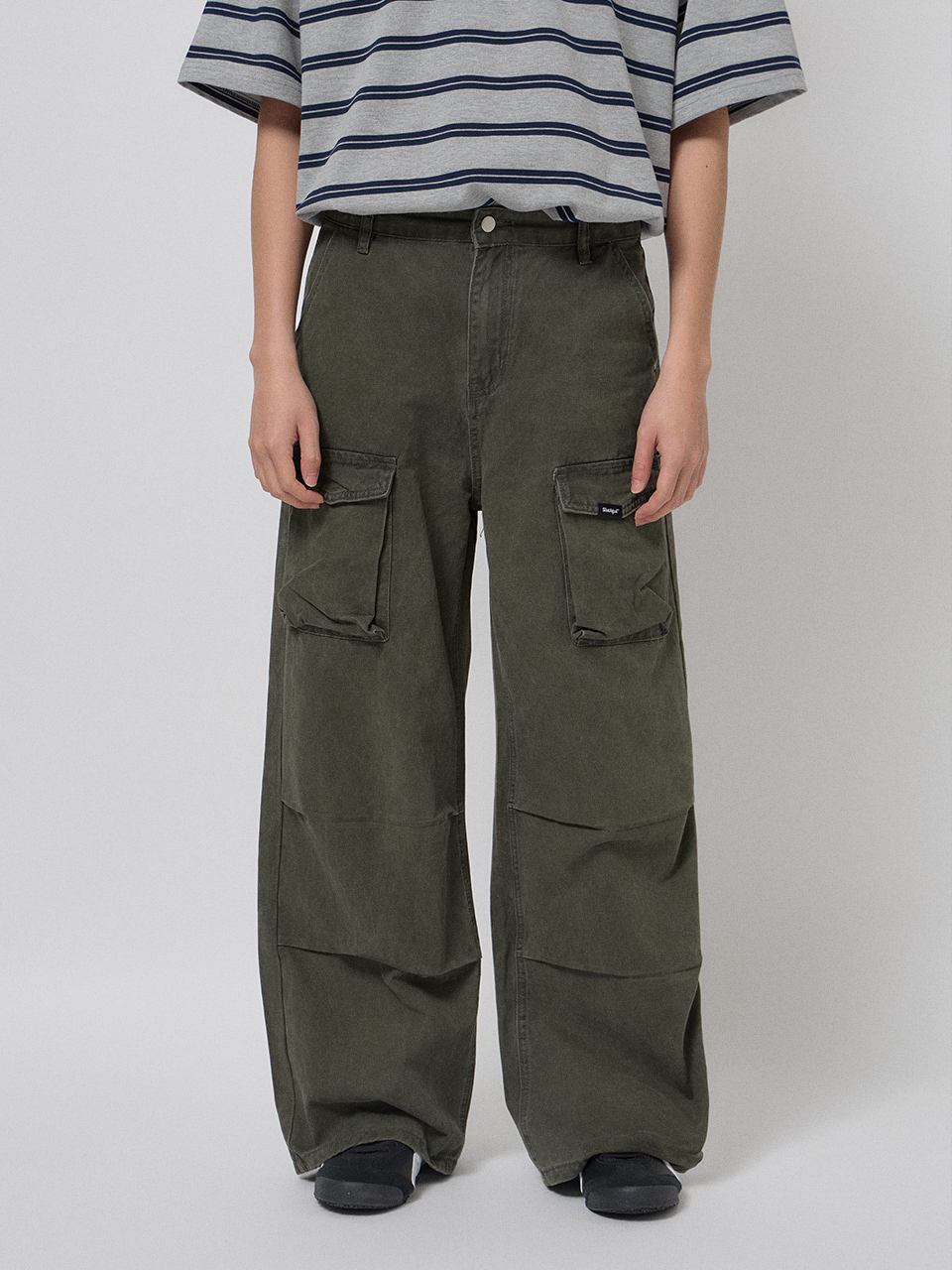 抓摺寬鬆工裝褲