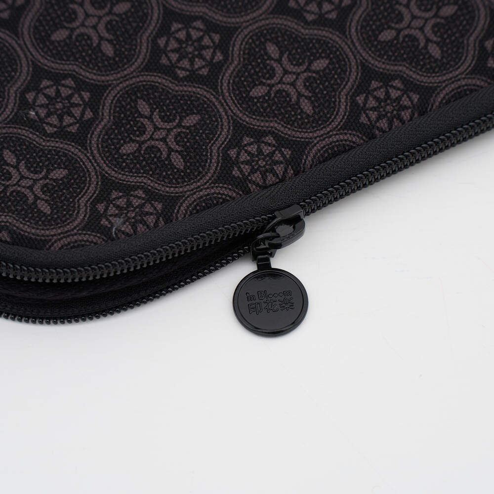 11" iPad Sleeve/Begonia Glass Pattern/Gentleman Black