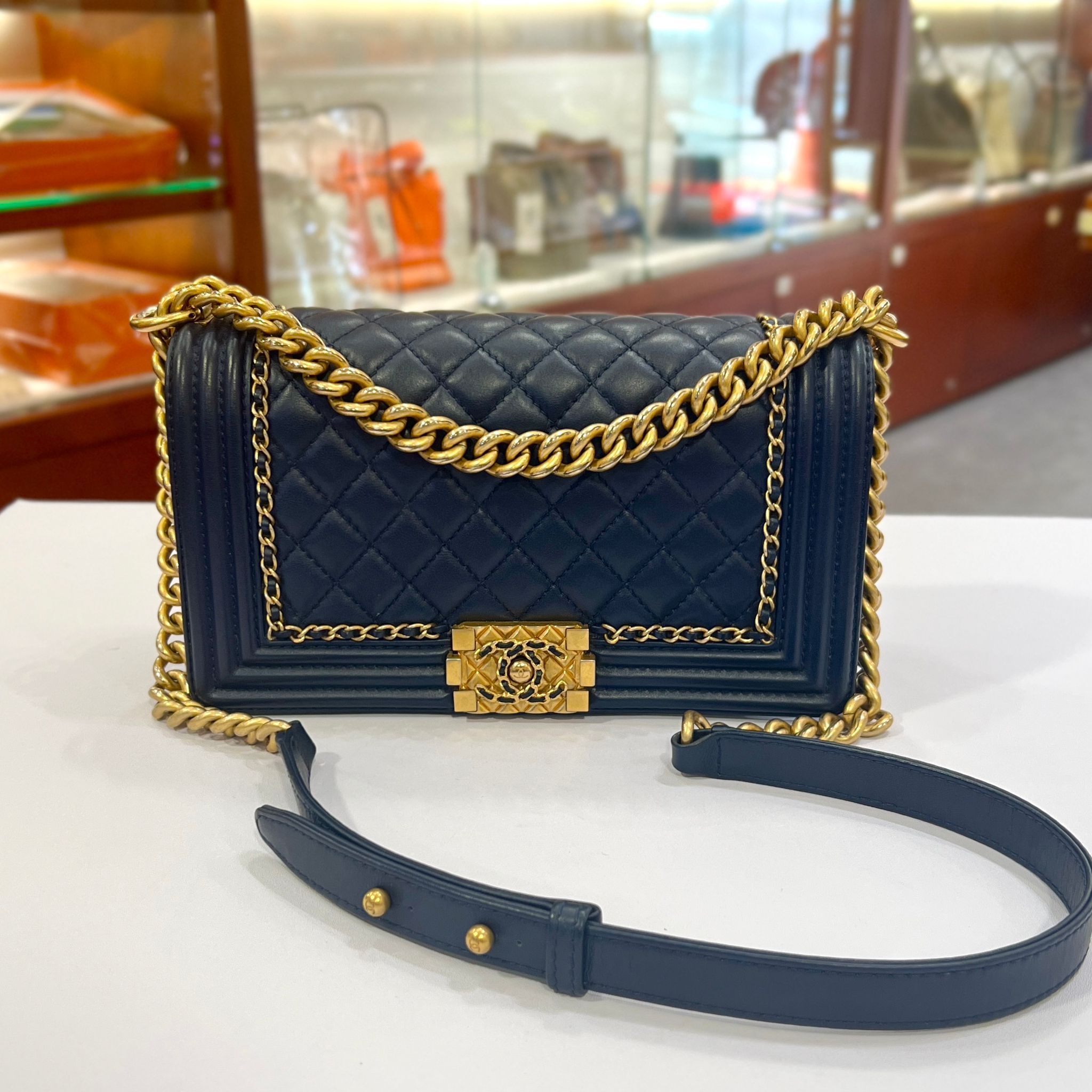 99%NEW二手BOY CHANEL 25 A67086 海軍藍小牛皮菱格/皮穿鏈金扣 #香榭站正品