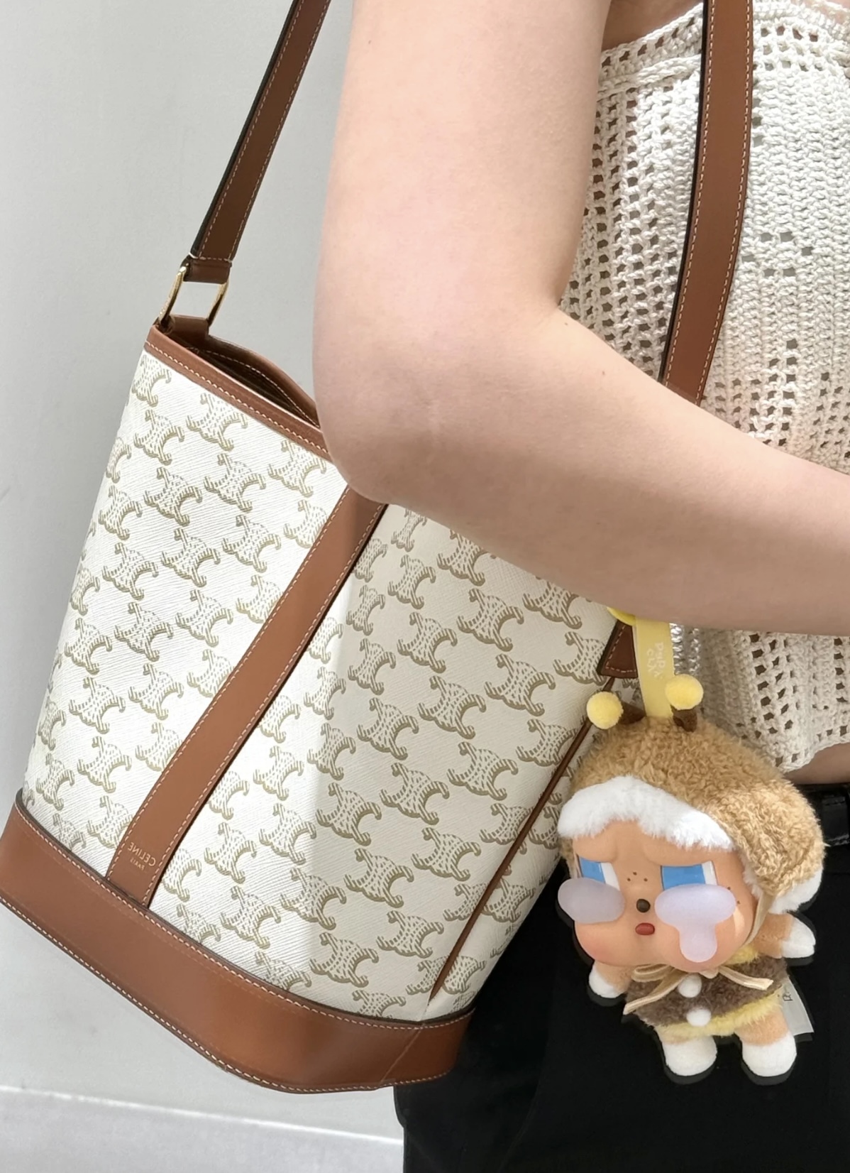 CELINE BUCKET 標誌印花小號水桶包 白色