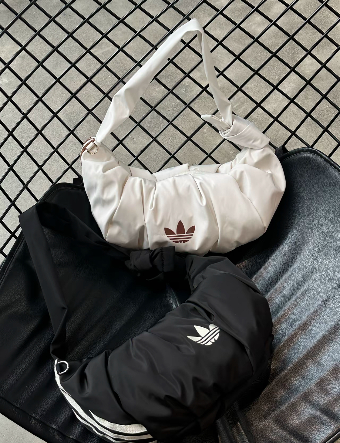 代購-adidas originals 三葉草 再生聚酯纖維 牛角包 雲朵包 單肩包 KA9266KA9267