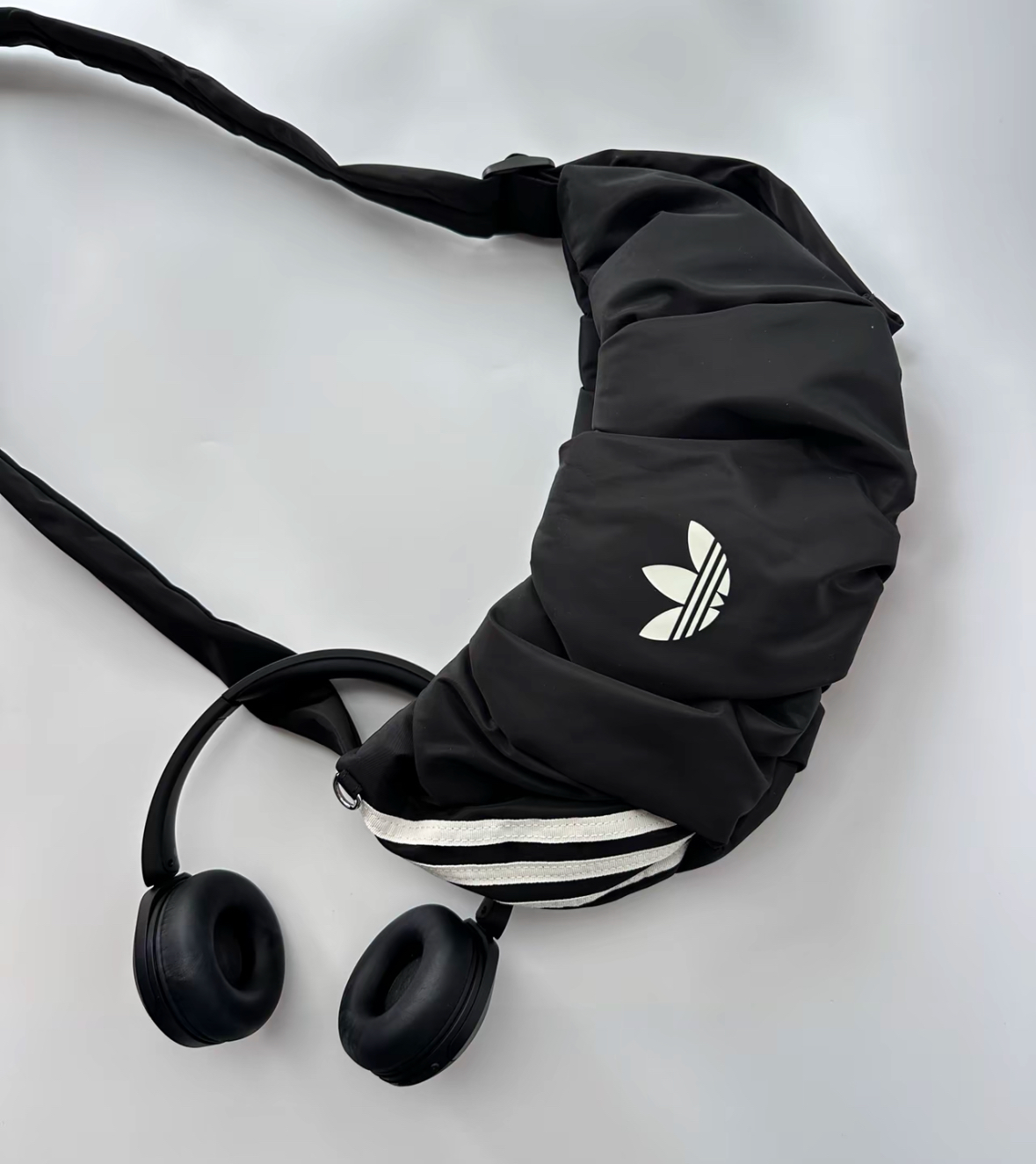 代購-adidas originals 三葉草 再生聚酯纖維 牛角包 雲朵包 單肩包 KA9266KA9267