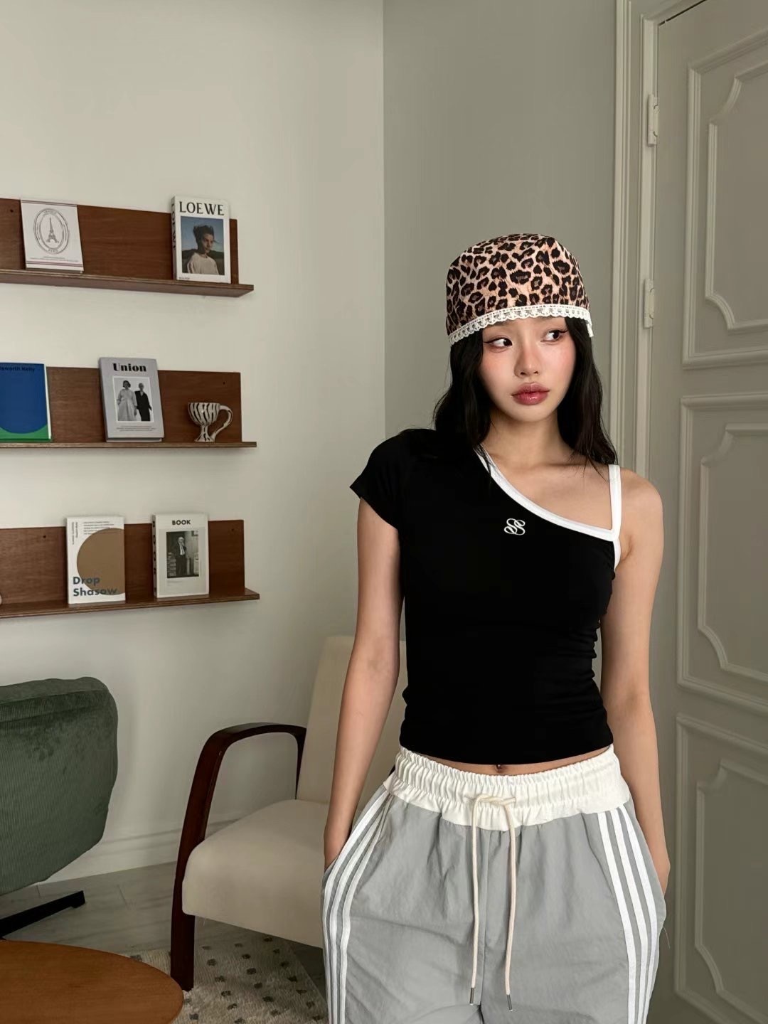 【優惠預訂】韓國不規則斜肩上衣（3色）