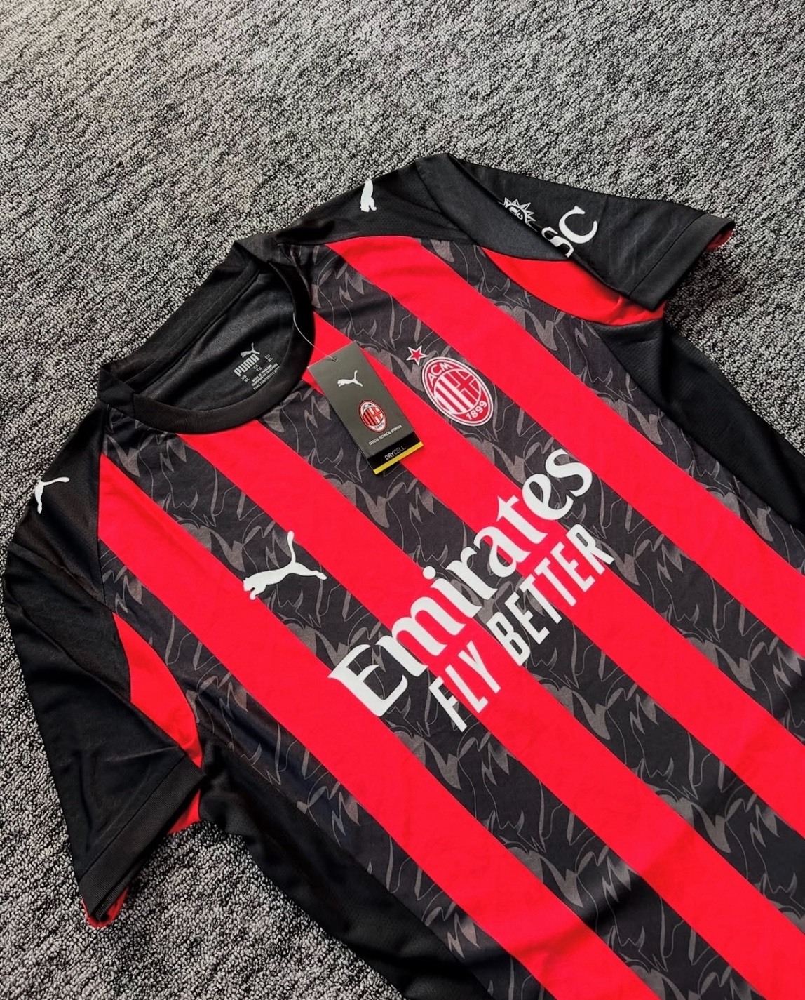 PUMA 彪馬 AC米蘭 主場 球衣 男款 黑紅條紋 合身短袖 足球衣⚽ 球迷裝 百搭運動上衣 Aug25