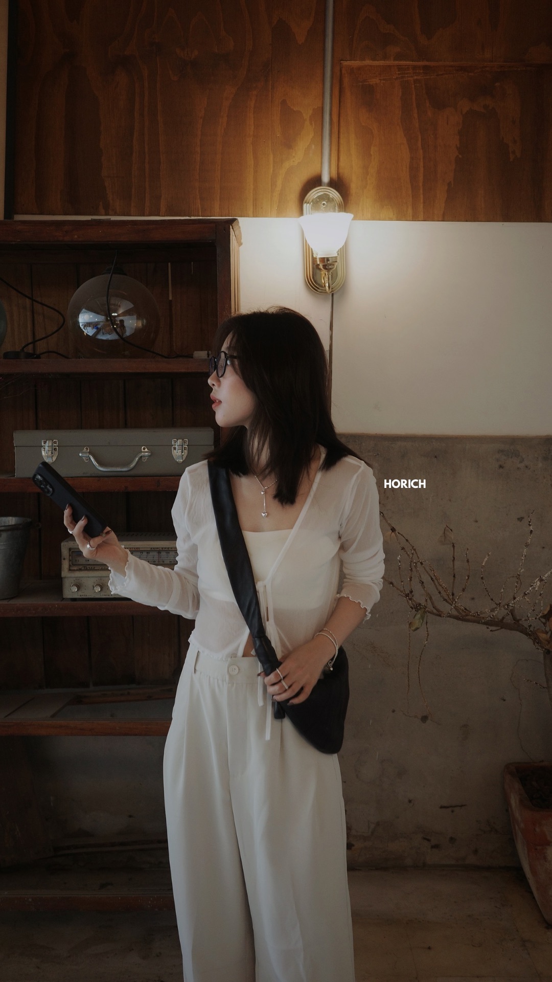 𝗔𝘂𝗴.𝟭𝟯/25127-溫柔仙女網紗感 綁帶罩衫(3色) -白色