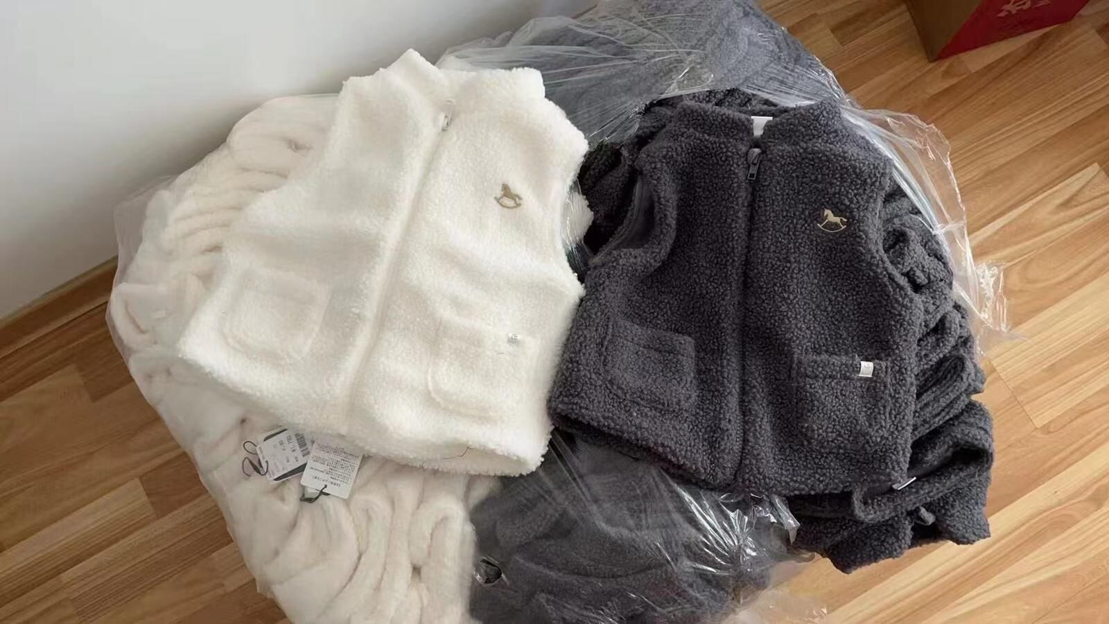 日單 Cottoli 羊羔絨馬甲