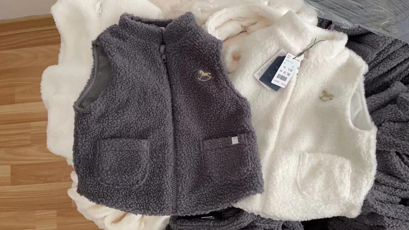 日單 Cottoli 羊羔絨馬甲