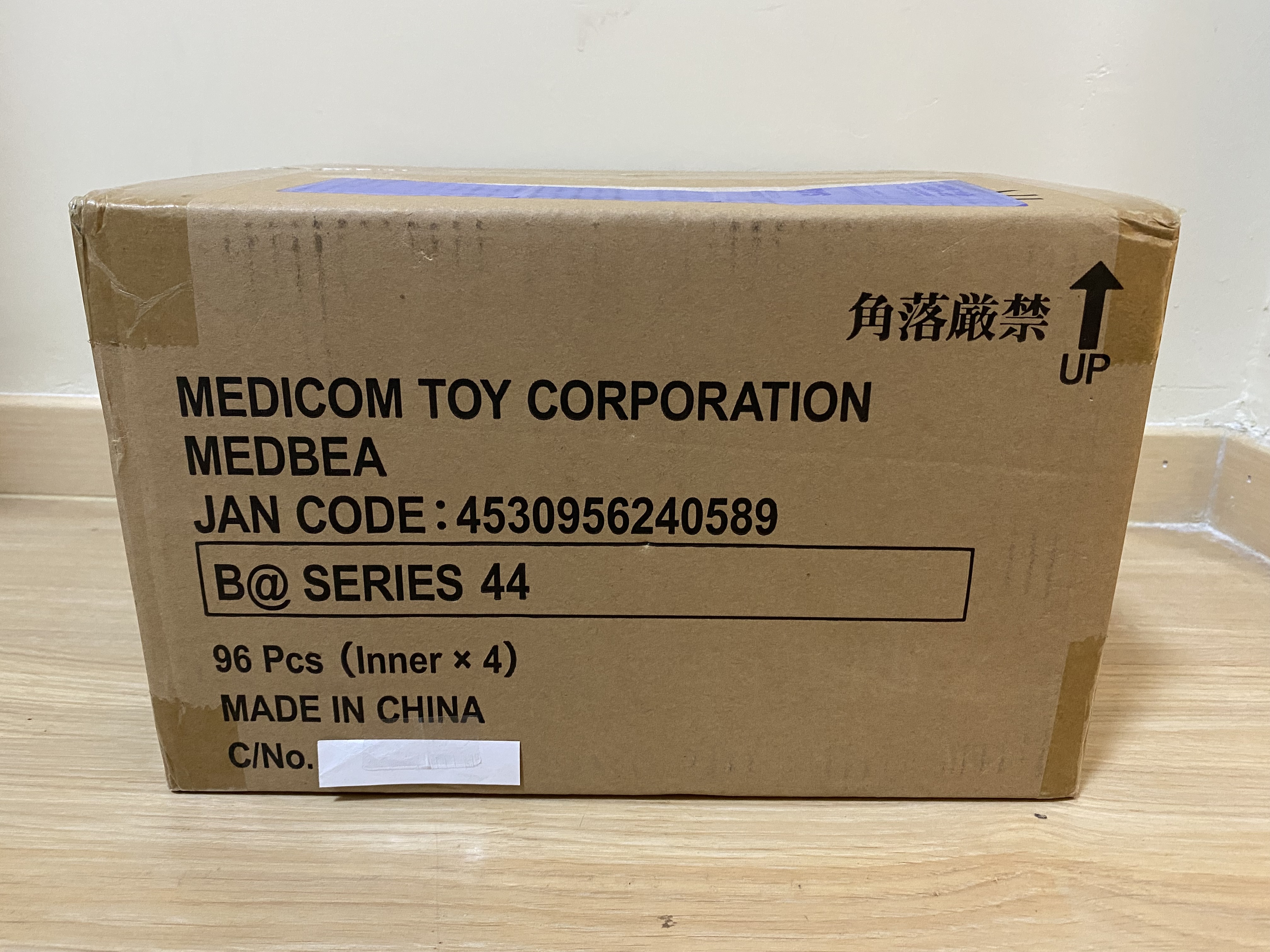 BEARBRICK 100% SERIES 44 ORIGINAL CARTON OF 96 PIECES 原箱96個