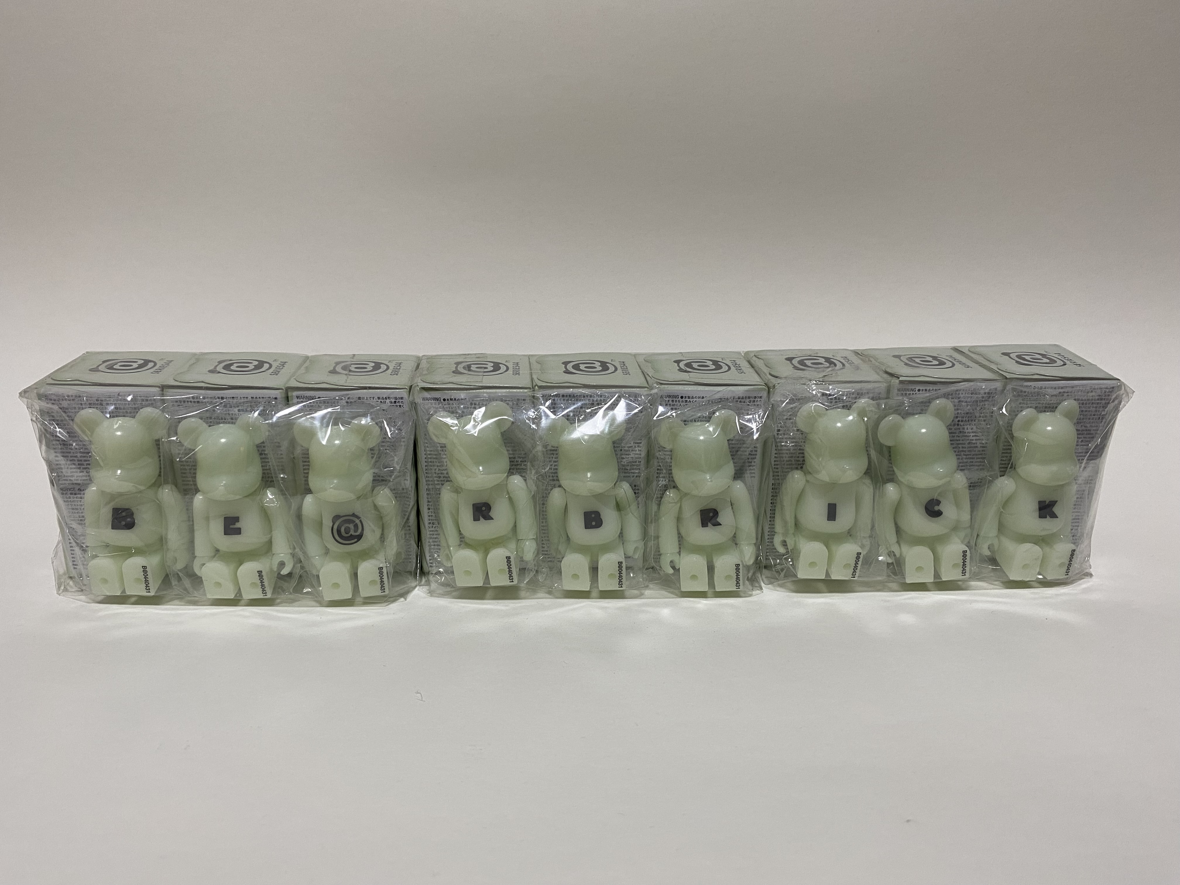BEARBRICK 100% SERIES 44 BASIC LETTER