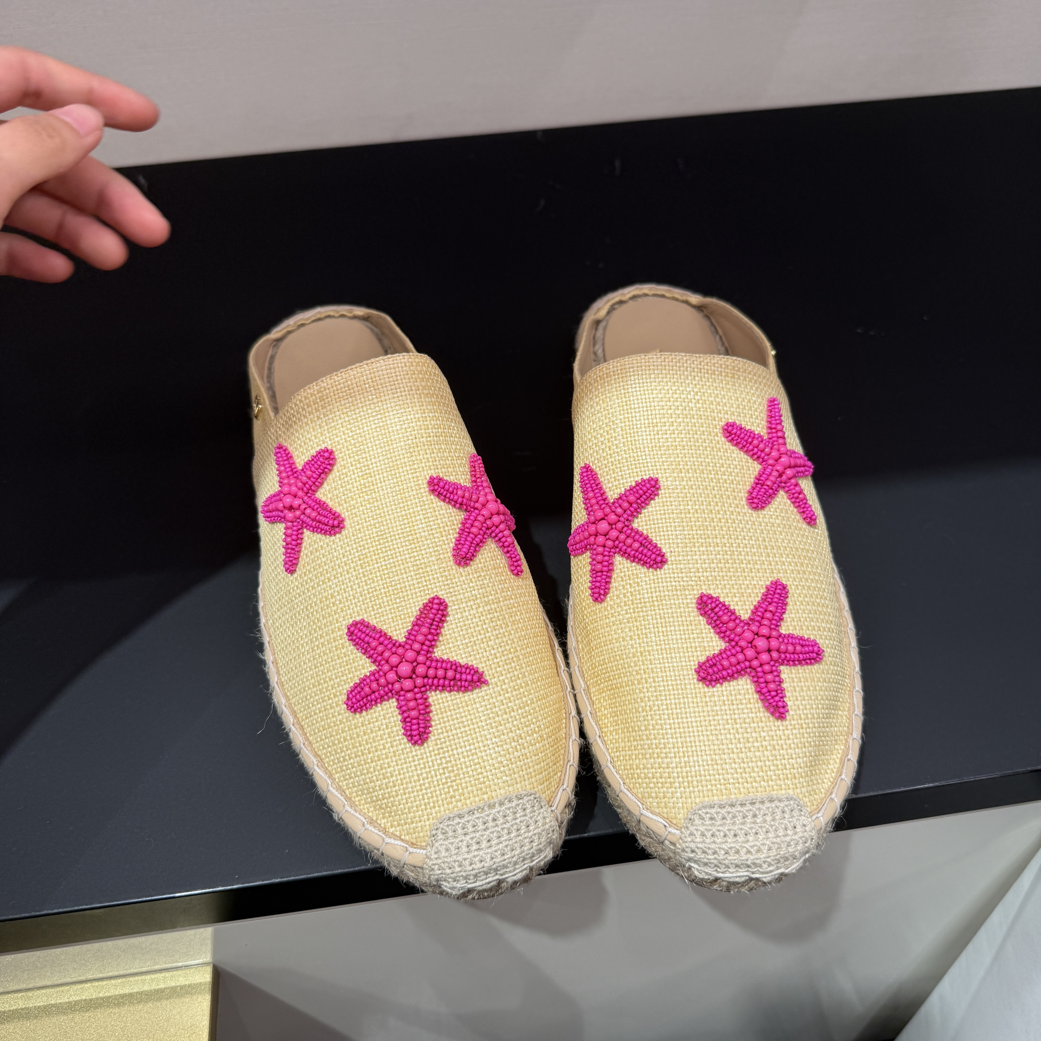 Valentino Garavani Escape Mule In Raffia With Starfish Embroidery 25mm Pink