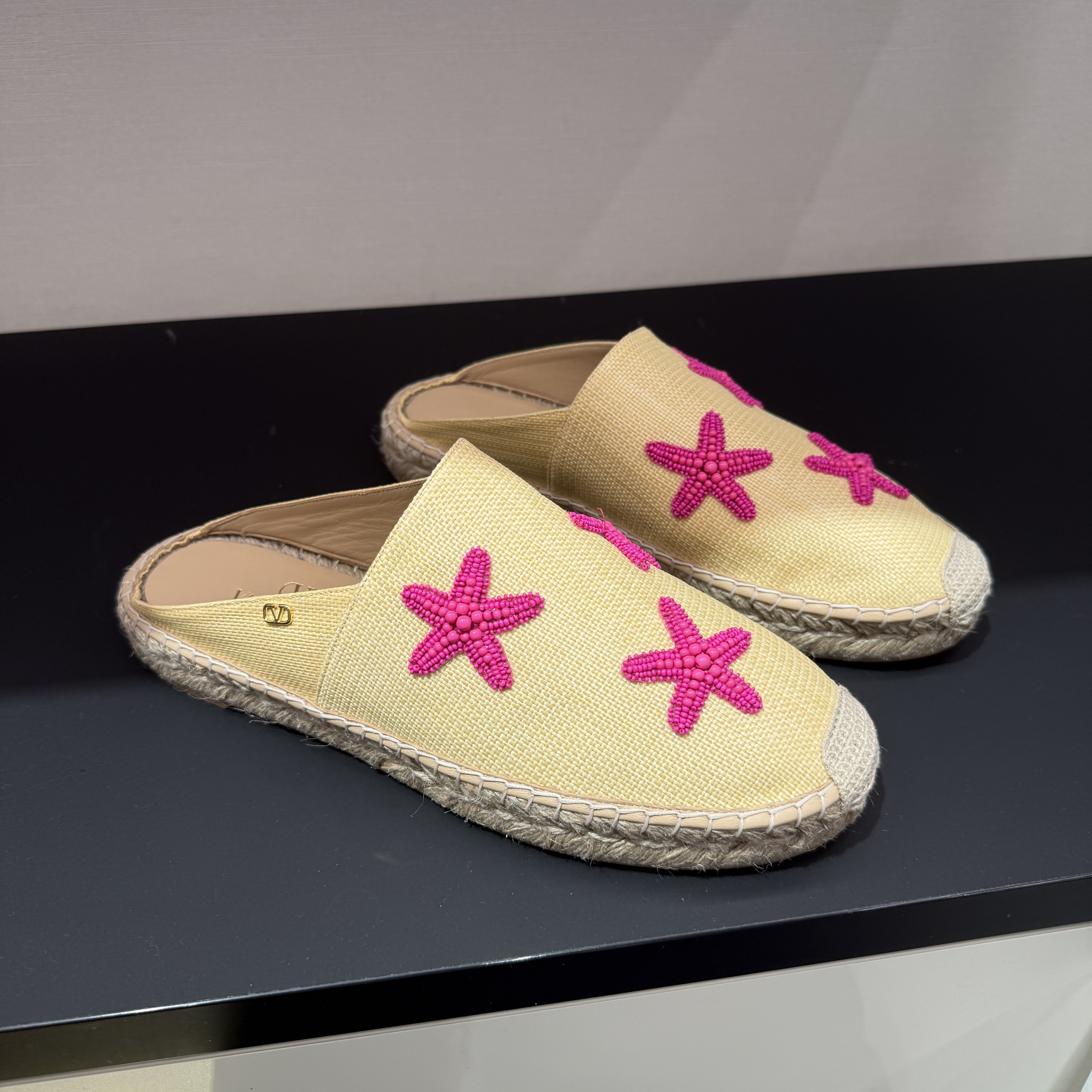 Valentino Garavani Escape Mule In Raffia With Starfish Embroidery 25mm Pink