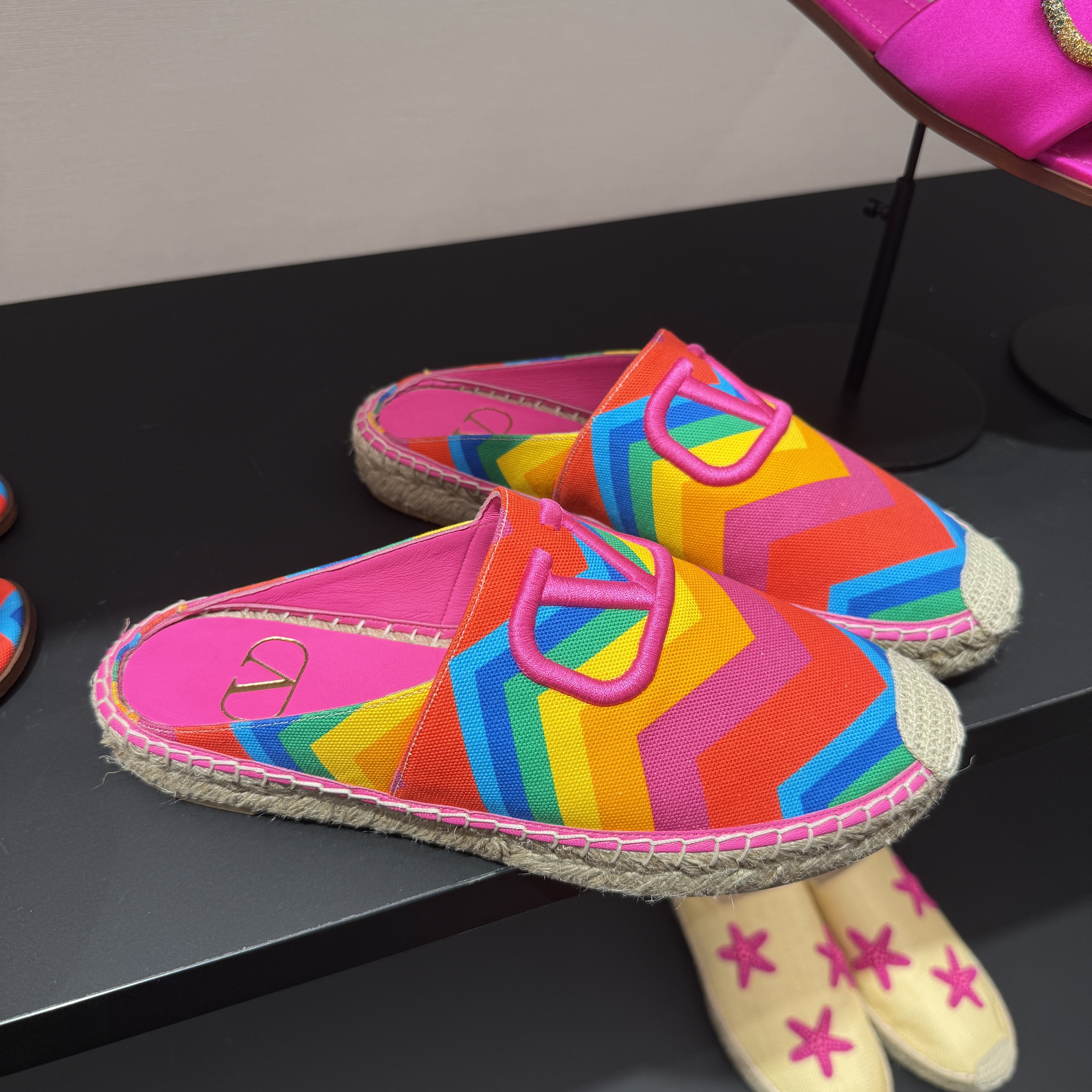 Valentino Garavani Escape Mule In Canvas With Chevron Print24 25mm Rainbow