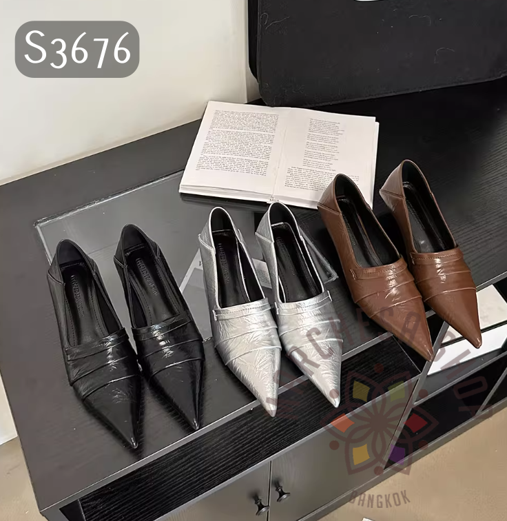 S3676 - 牛皮深口搭帶尖頭低踭鞋