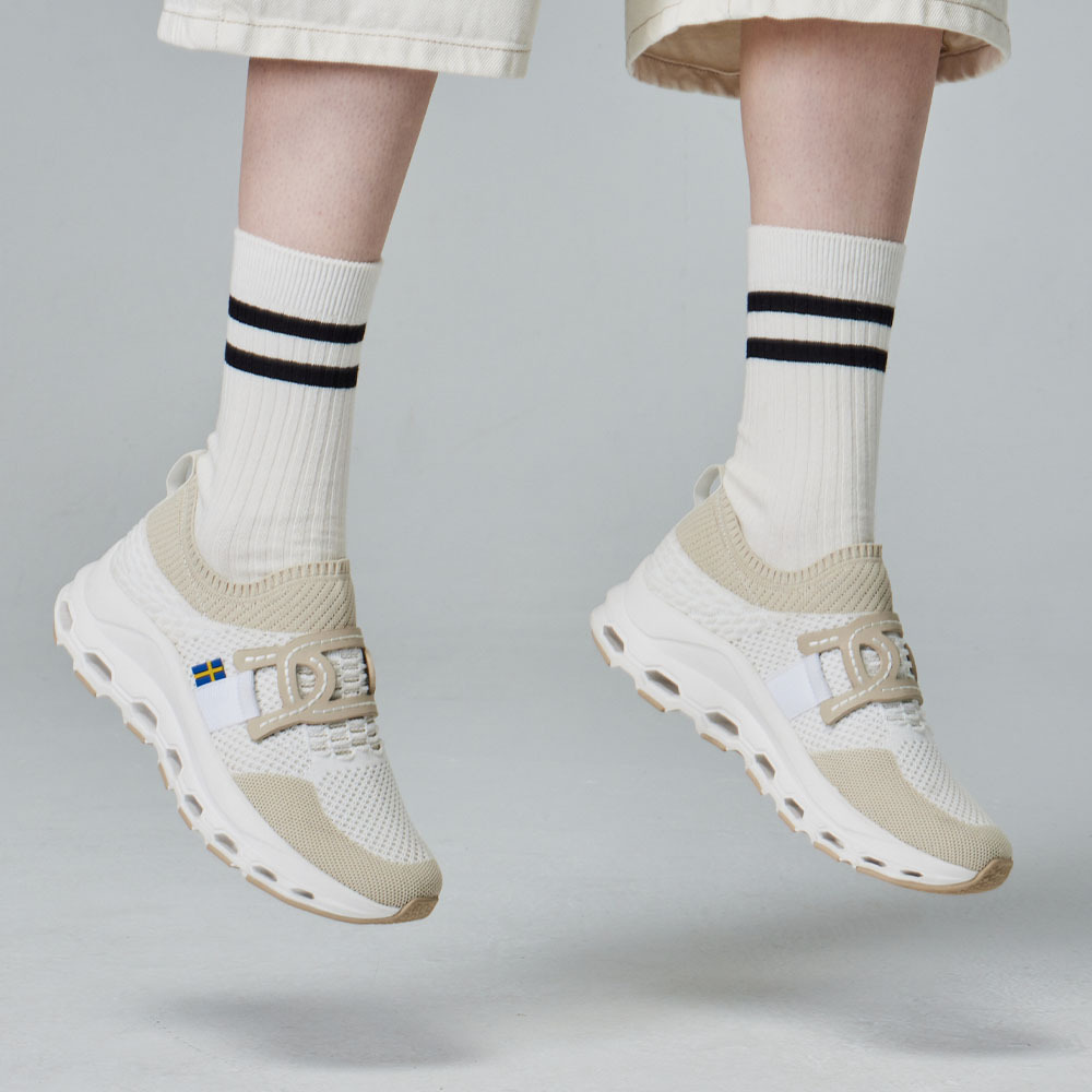 moz瑞典駝鹿蒙布朗飛織蜂巢彈力鞋(奶茶)