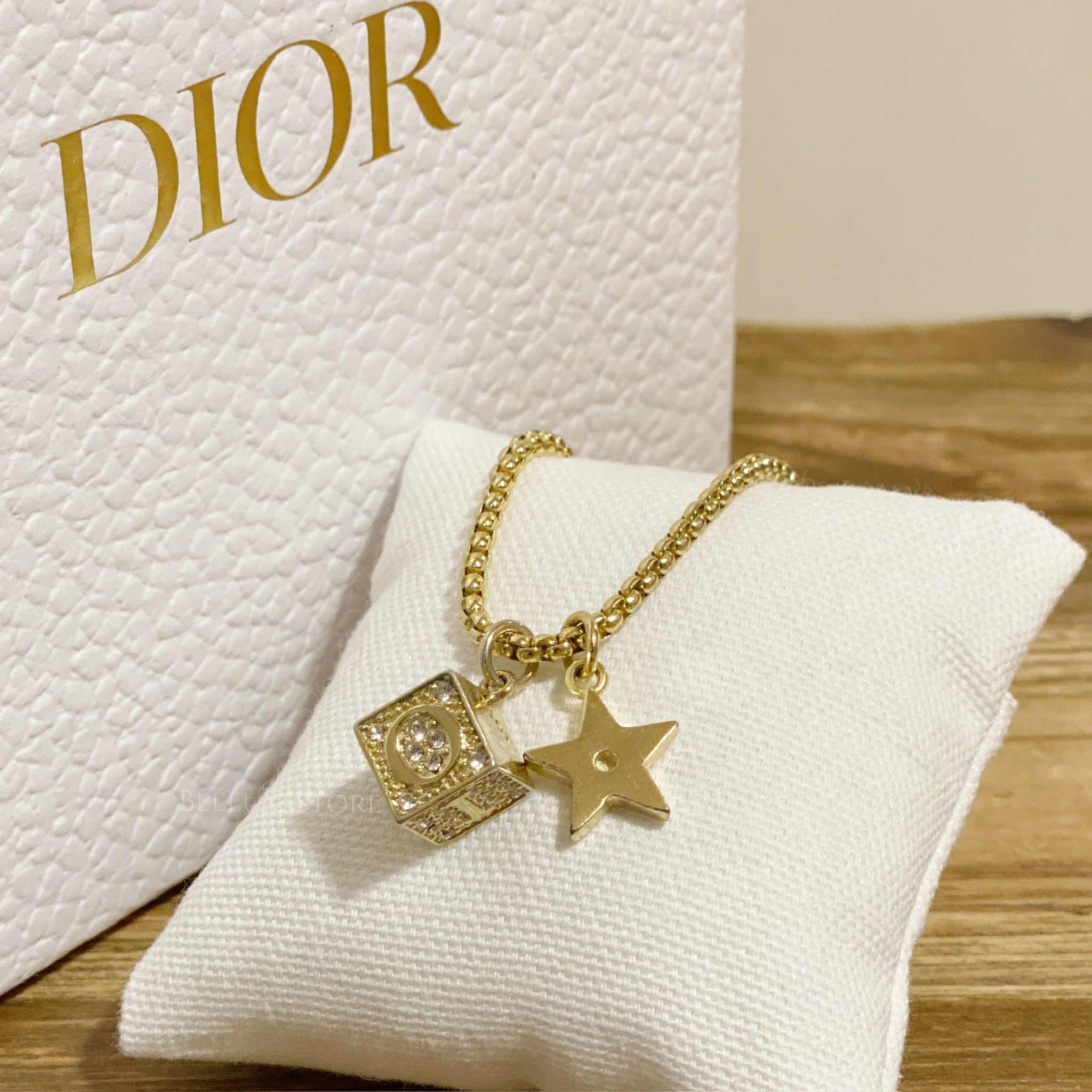 Pre-owned] Dior star necklace gold