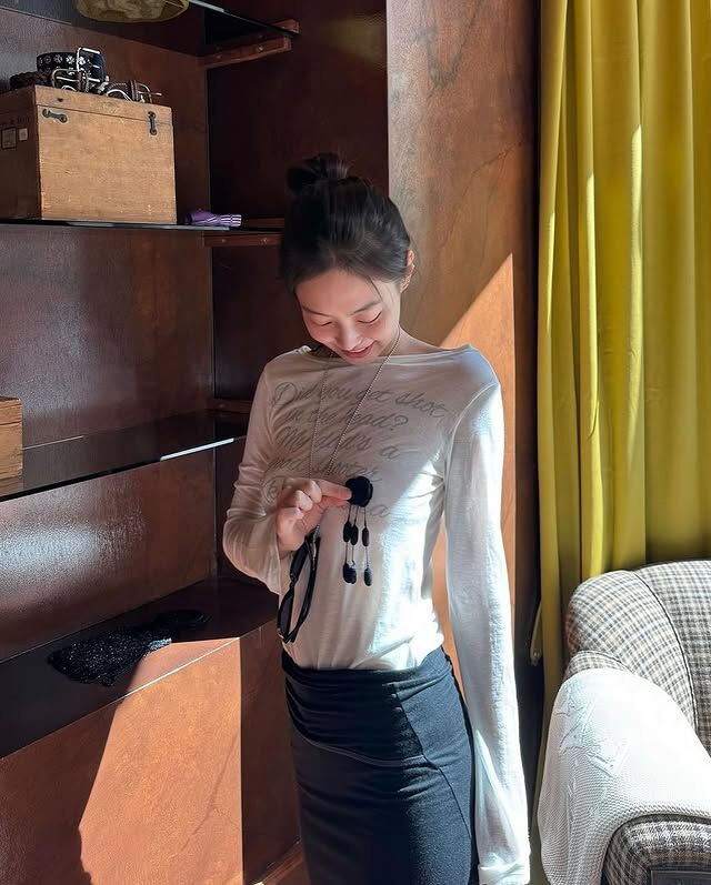Jennie同款💖gila archive 草寫船領透膚上衣