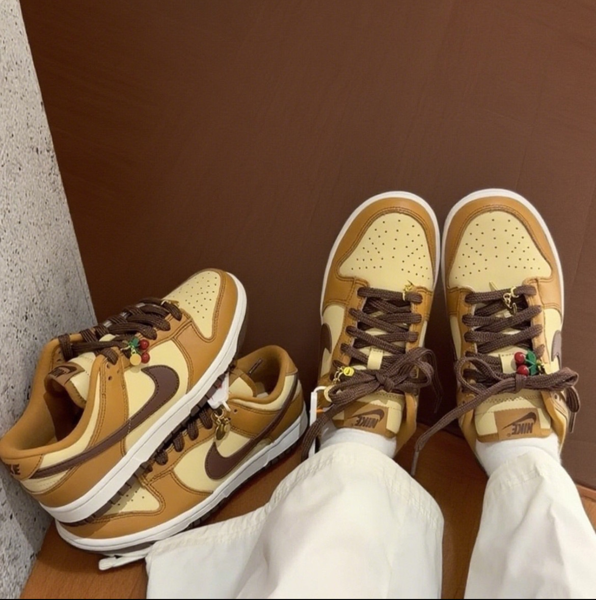 女鞋 NIKE W DUNK LOW SE 棕色 掛飾 櫻桃 小勾 微笑 皮革 緩震 復古 運動 休閒鞋【HQ7487-700】