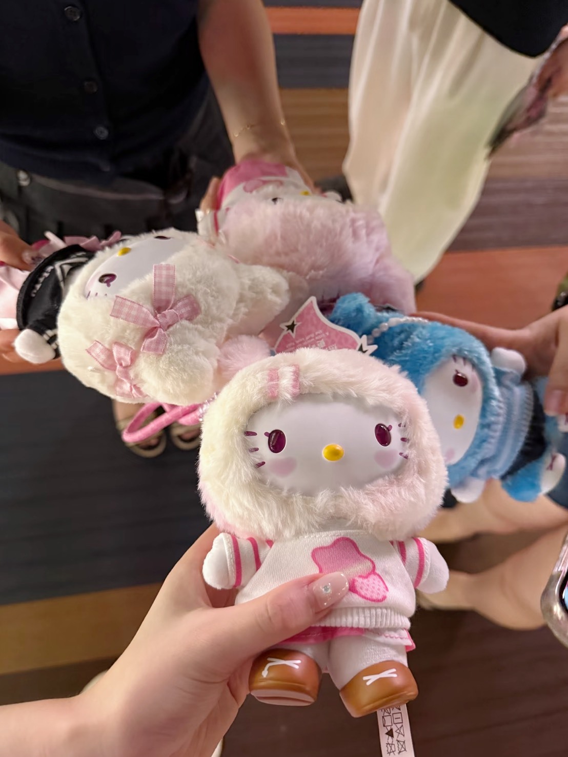 三麗鷗HELLO KITTY POP STAR 系列Y2K 搪膠毛絨盲盒4+1隱藏款