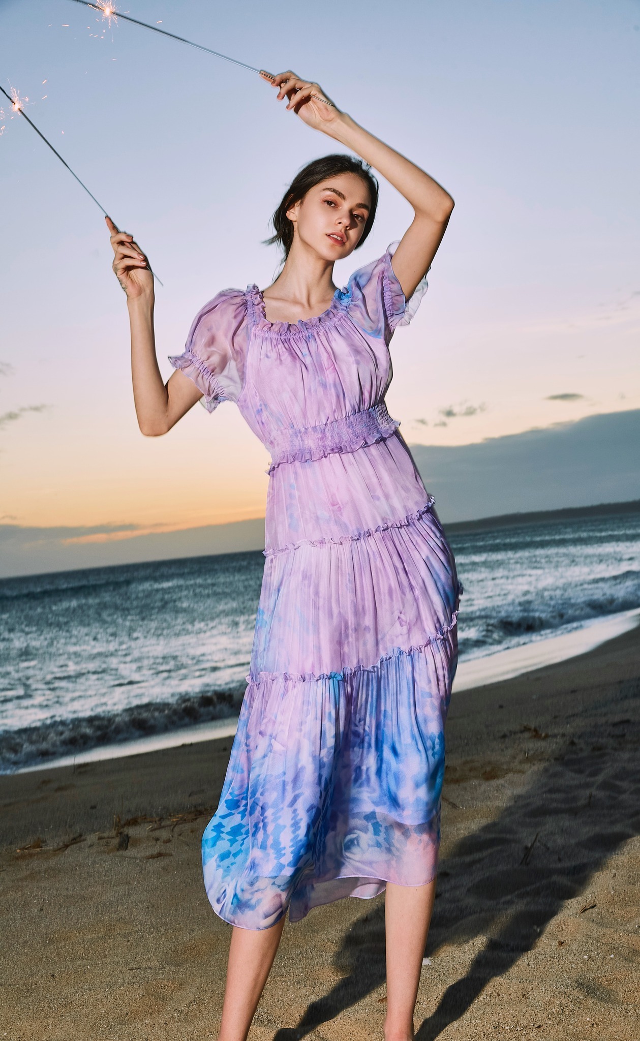 BD10070E1 水波舞玫瑰印花泡袖蛋糕洋