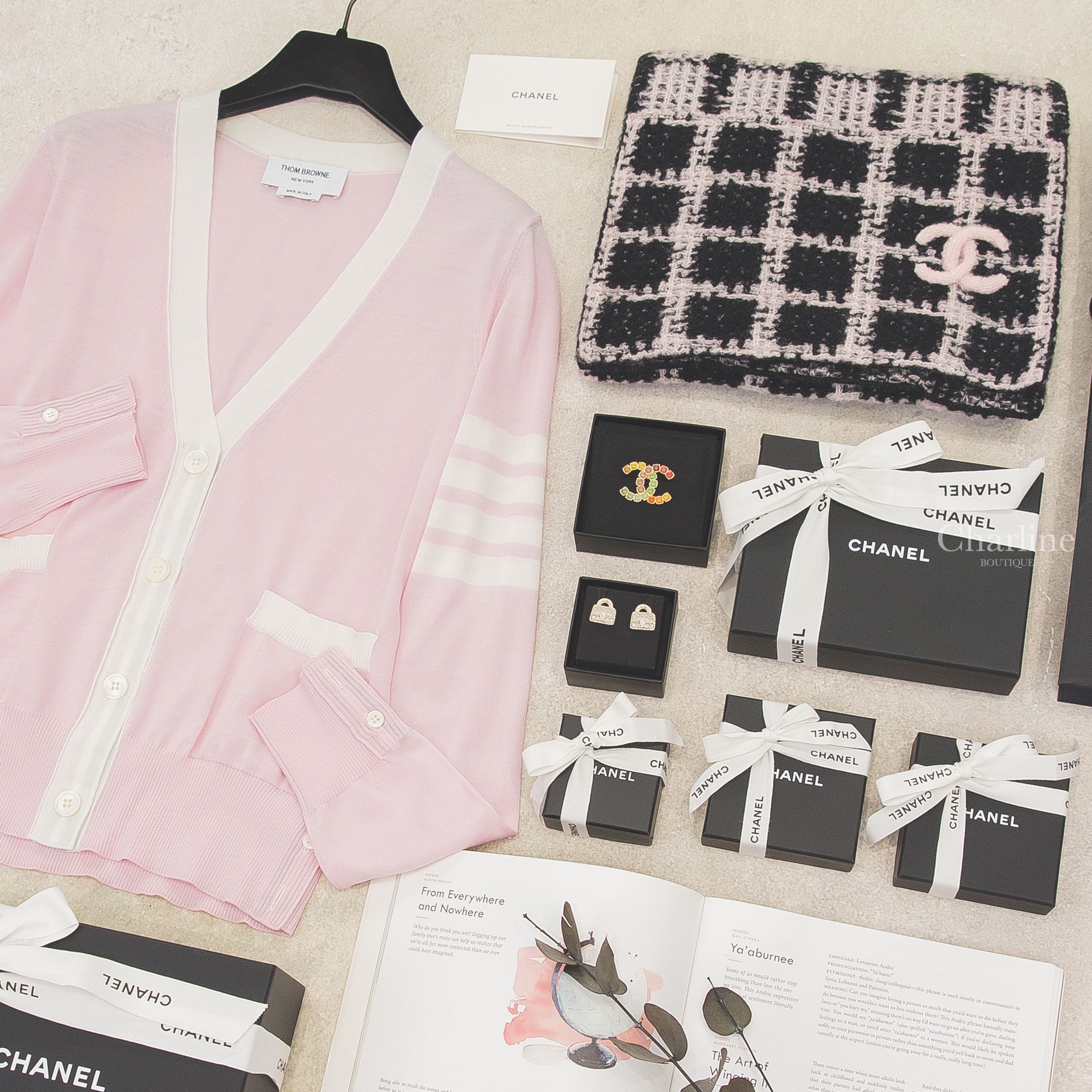 Chanel 黑色/粉色格紋立體粉色CC喀什米爾混羊毛混絲圍巾,Chanel 金色彩色水鑽CC胸針,Chanel 粉色水鑽雙CC字母白色手提包包耳環-Charline Boutique 精品代購