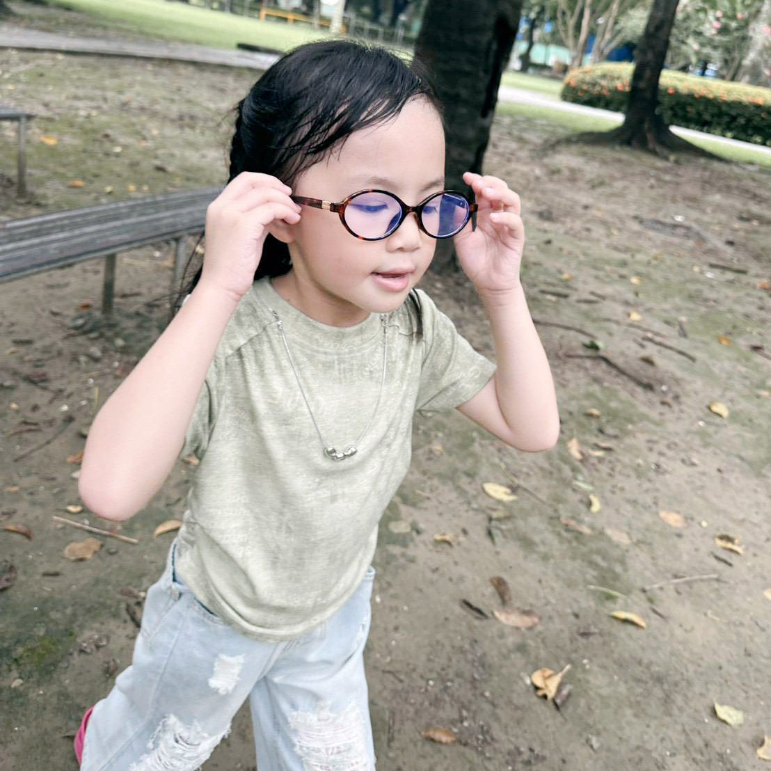 個性字母側鬆緊設計上衣＊二色(附裝飾項鍊) (H50947)