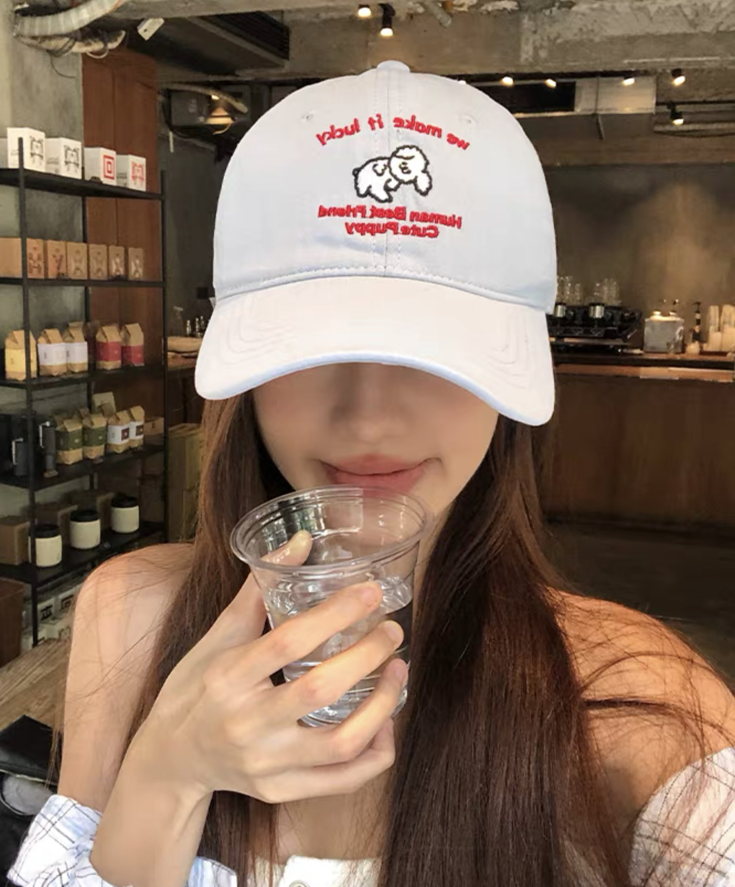 白色狗狗棒球老帽