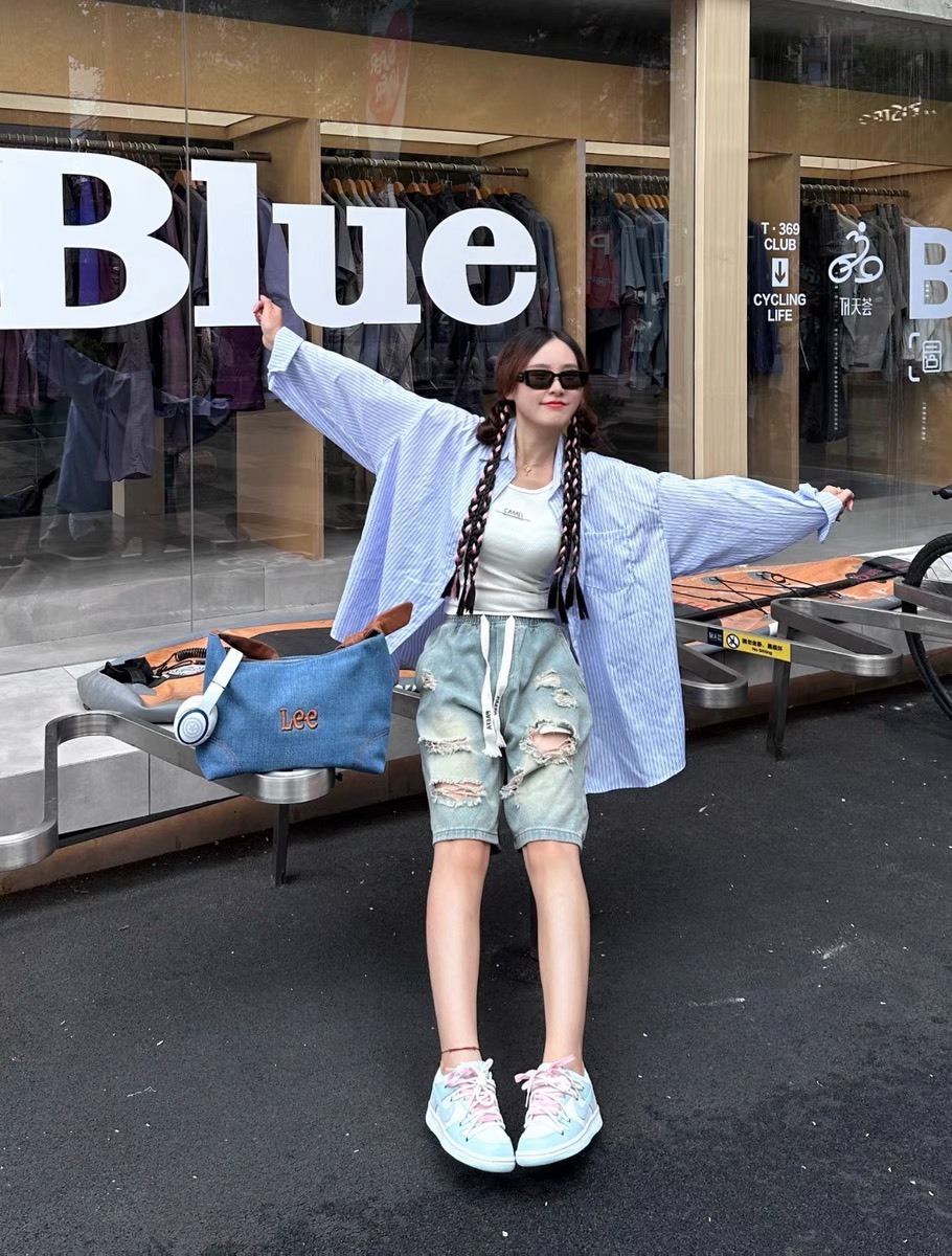 【預購】LEE 個性扭結 單寧側背包 2色 LE240072M